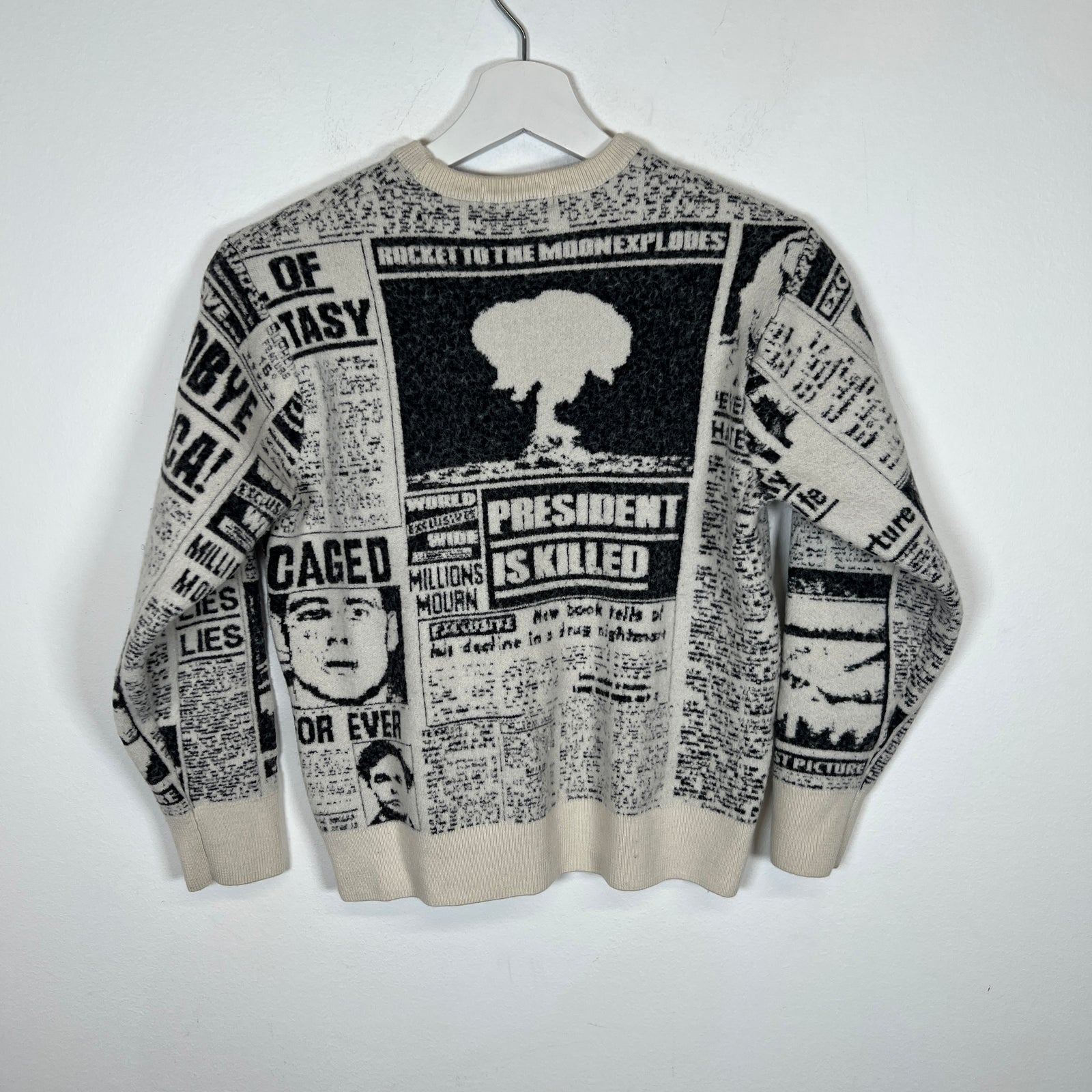 Supreme White Newspaper Cropped Crewneck Size M