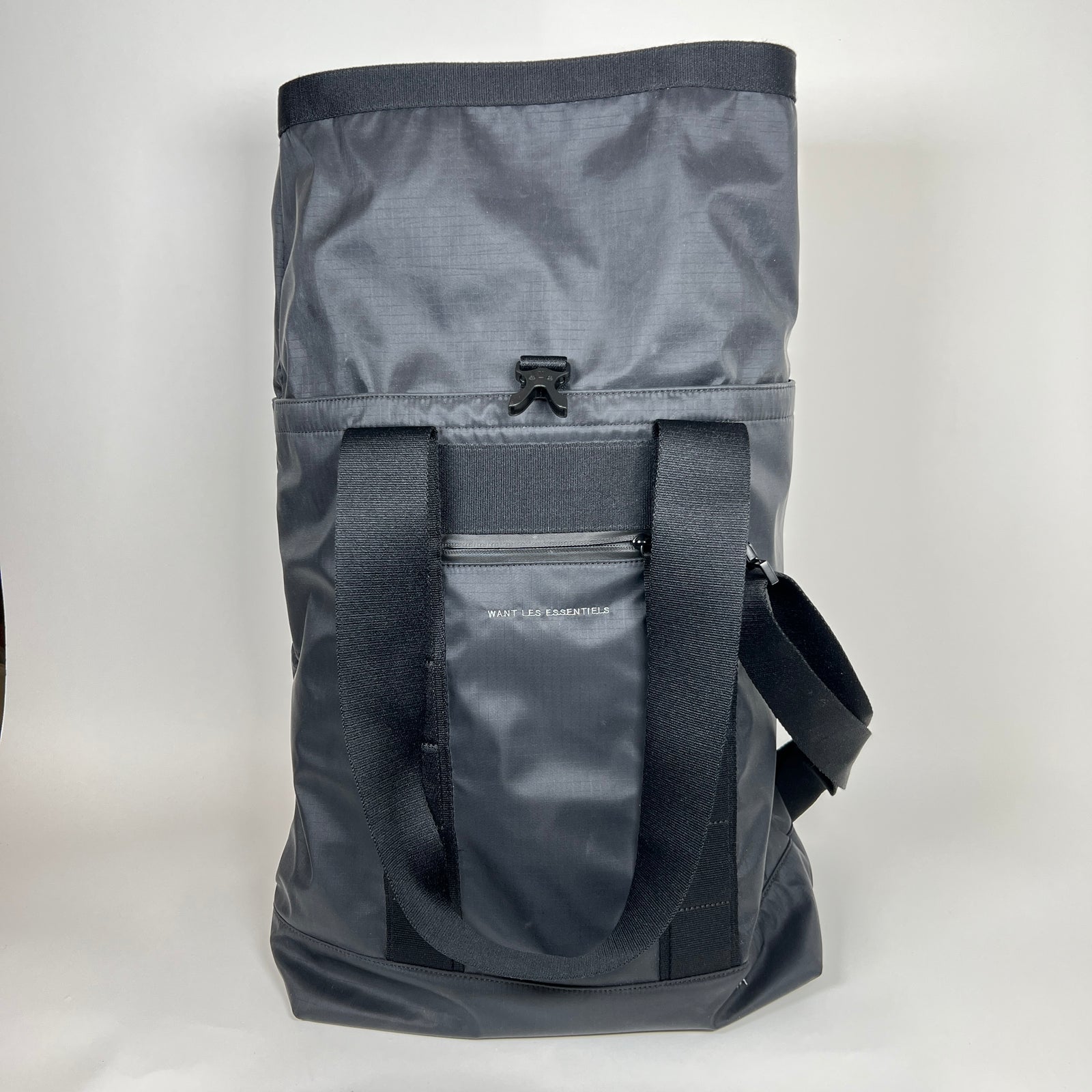 Want Les Essentials Black Travel Bag