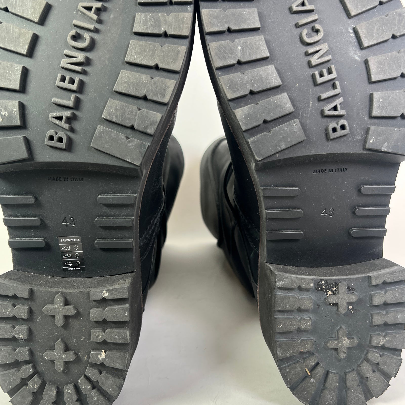 Balenciaga Venom Leather Boots
