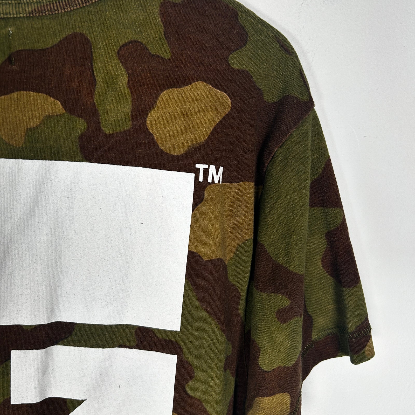 Off White Main Label Camo Logo Tee Size XS