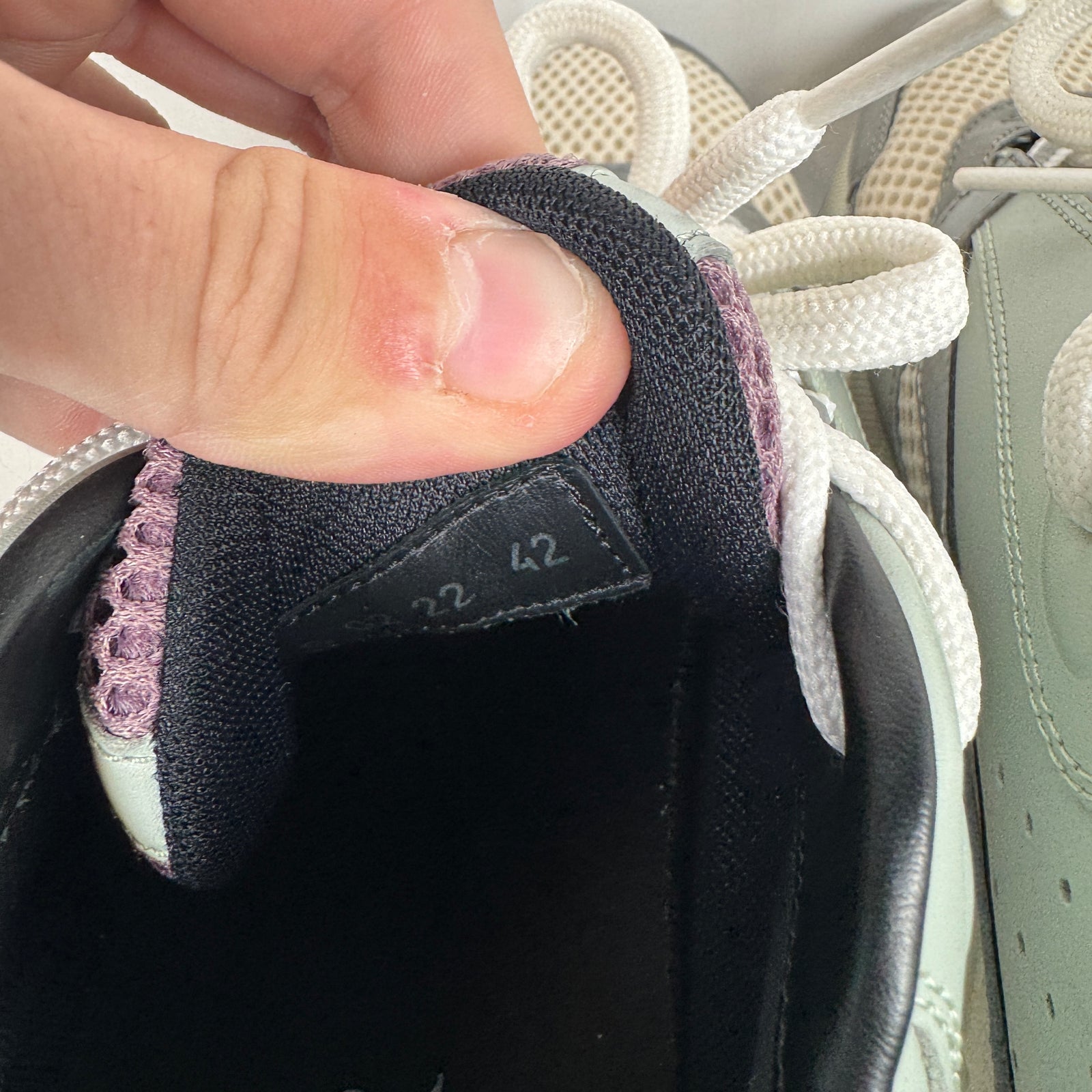 Dior B22 Cream/Lavender Sneaker Size 42