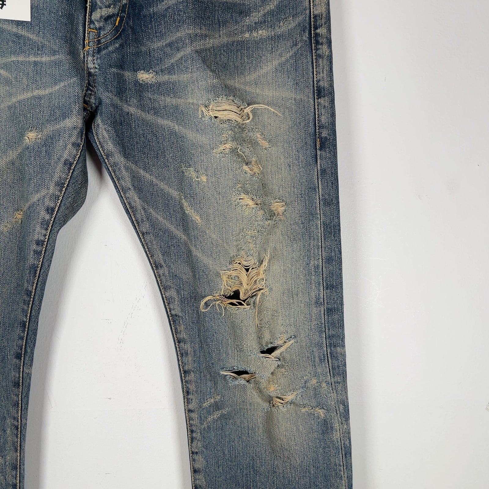 Saint Laurent Distressed Lightwash Skinny D02 Jeans