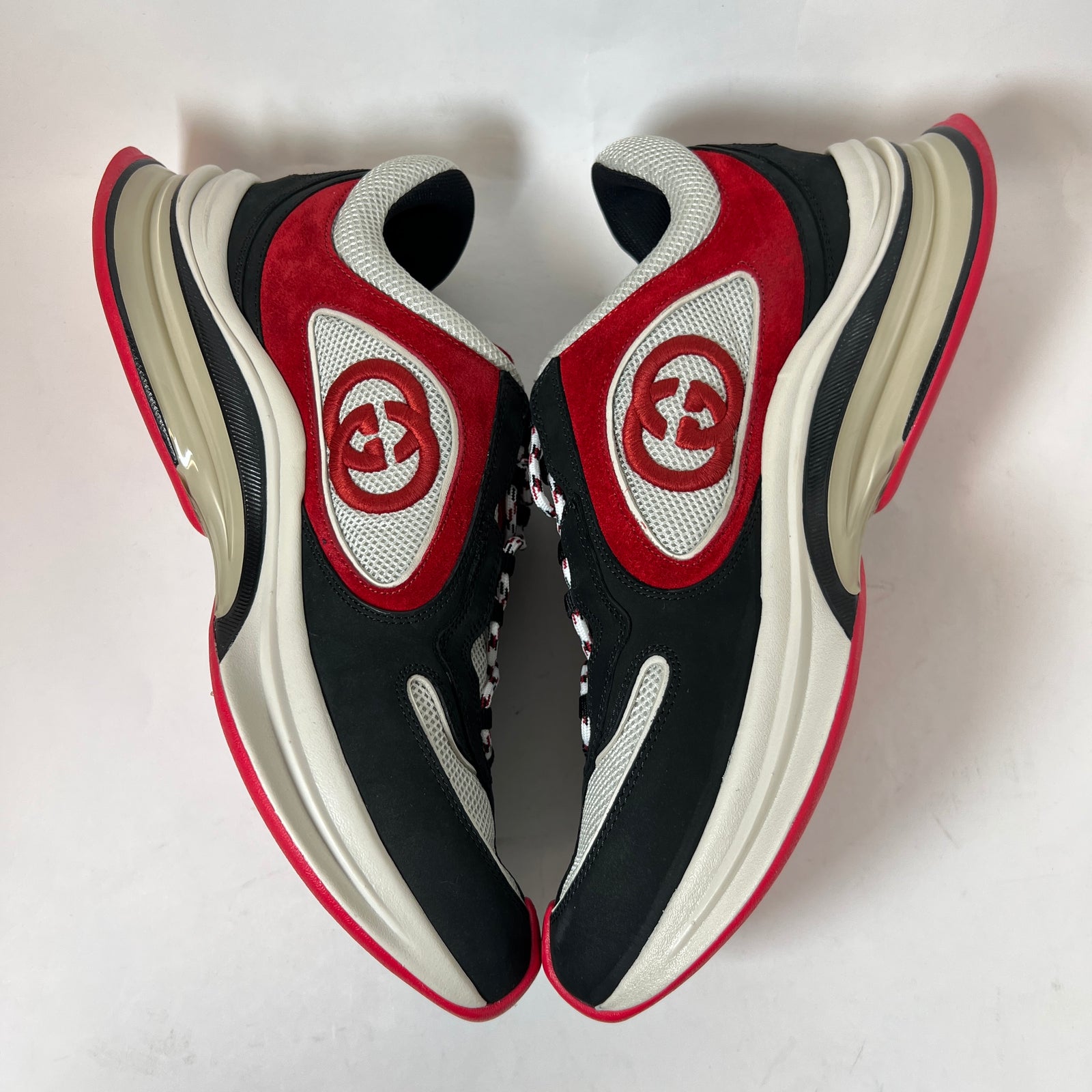 Gucci Black/Red Interlocking G Runner Size GG 9