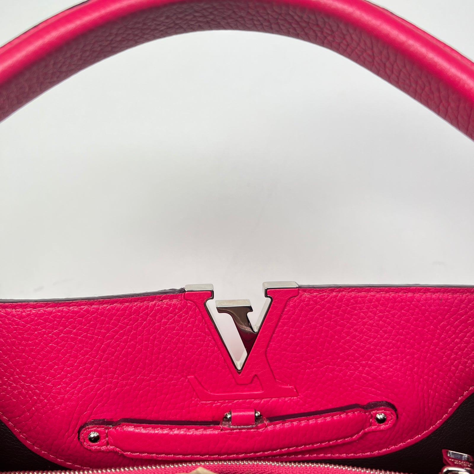 Louis Vuitton Capucines Red Taurillon Leather MM Handbag
