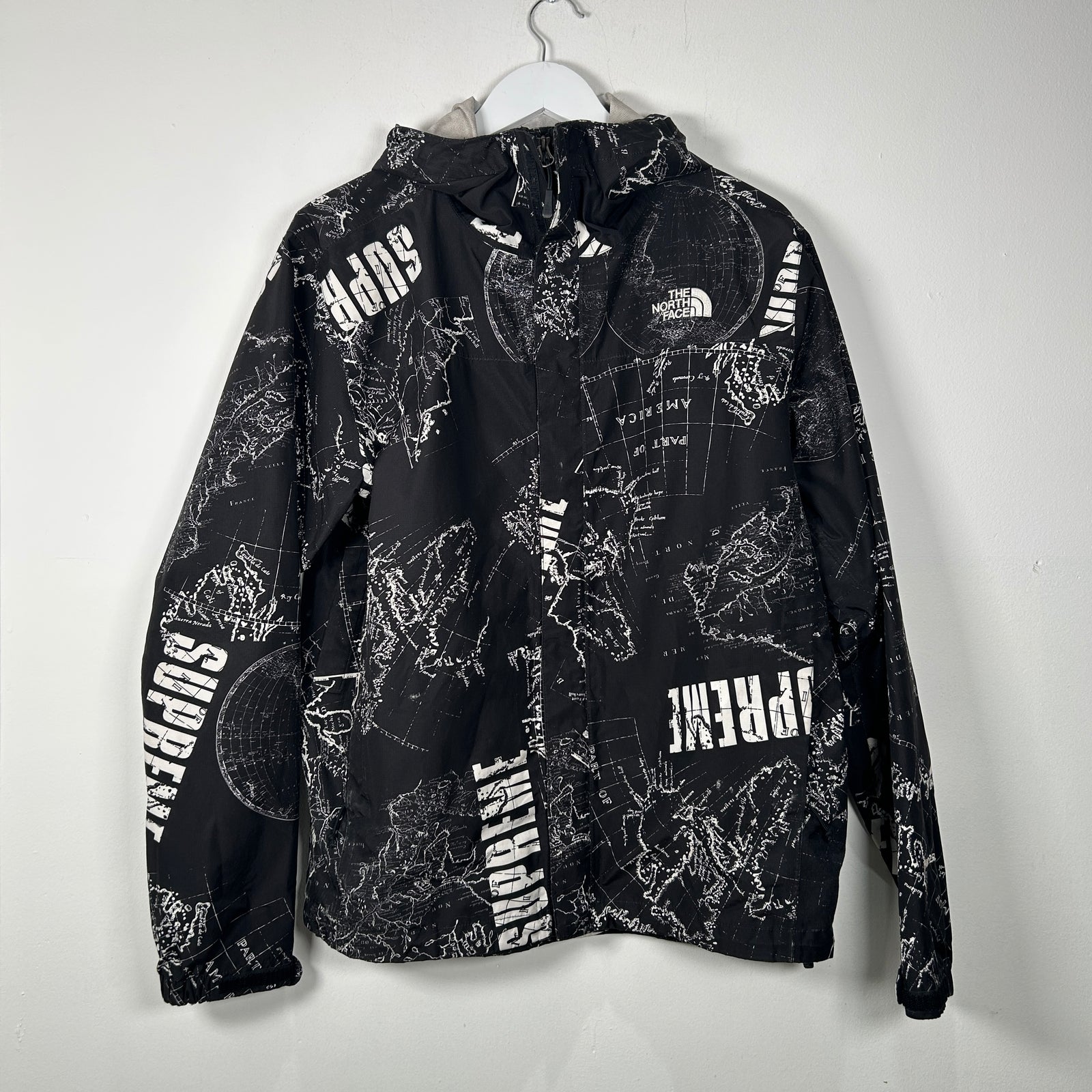 Supreme x TNF Venture Windbreaker Size M