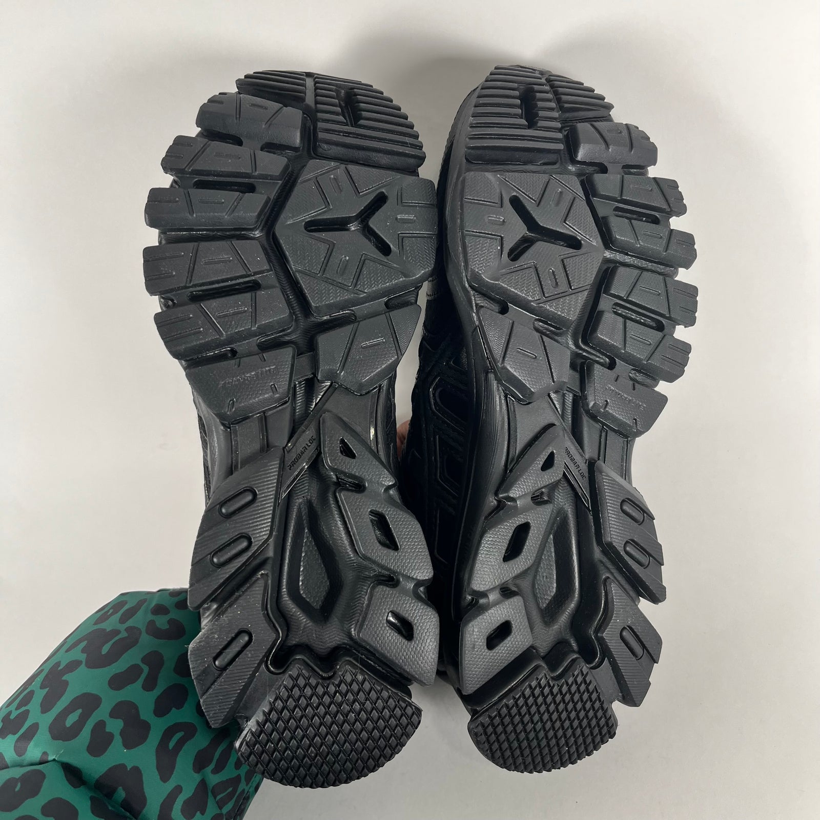 Li Ning Low Top Sneaker Size 8.5