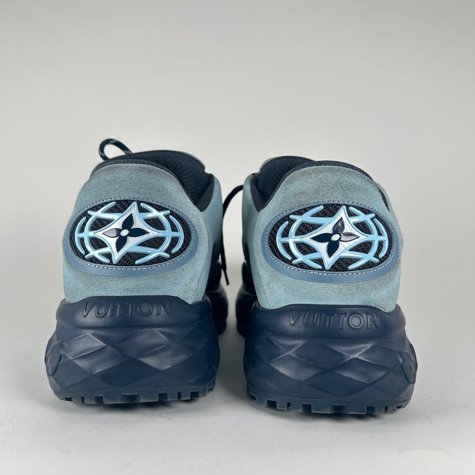 Louis Vuitton Discovery Trainer Size 9LV