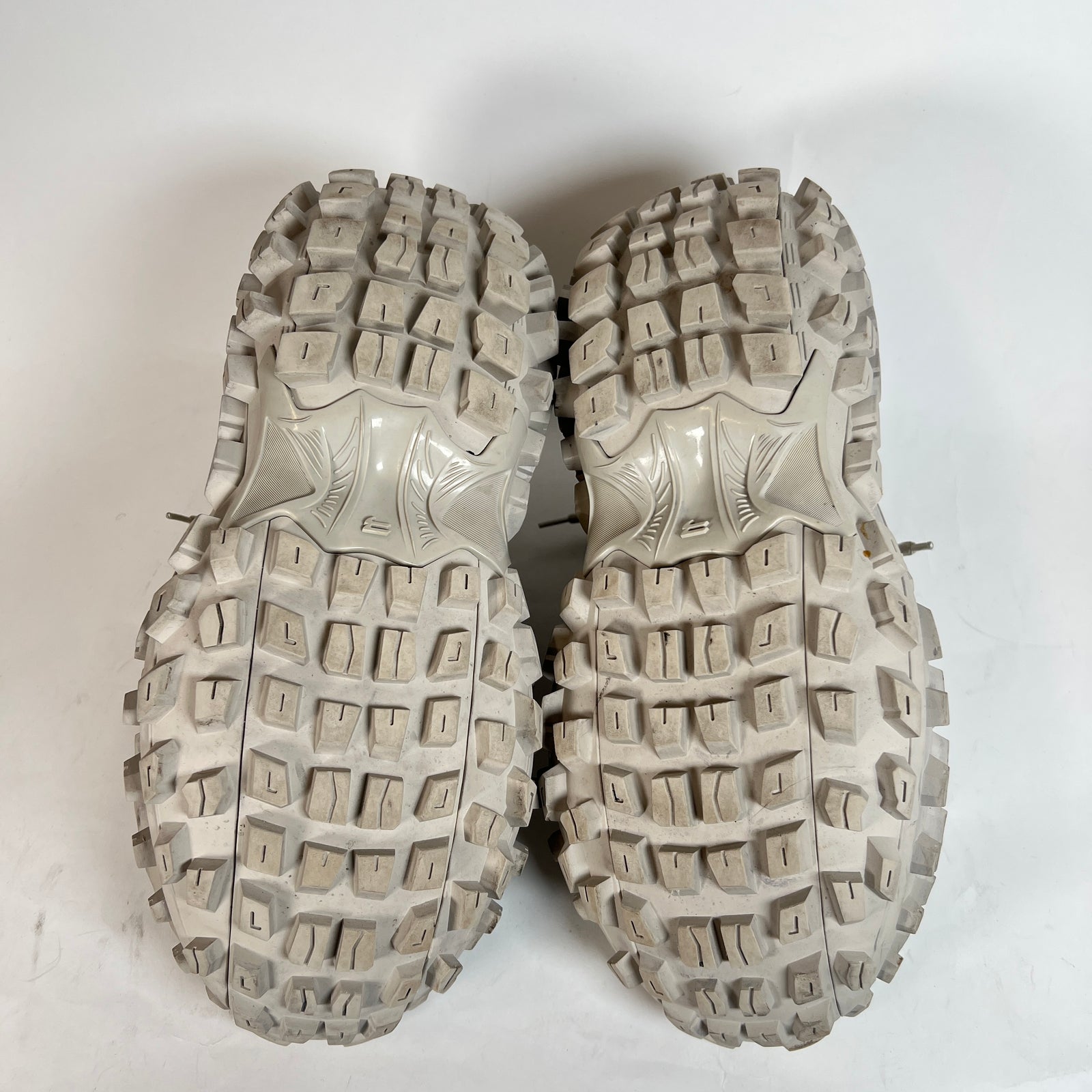 Balenciaga Beige Defenders Size 44