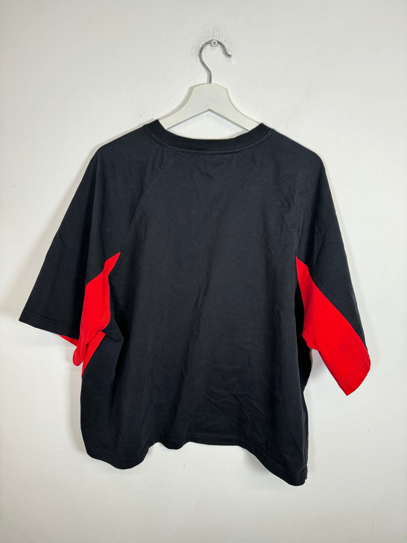 GV Gallery Black/Red Velvet Tee Size M