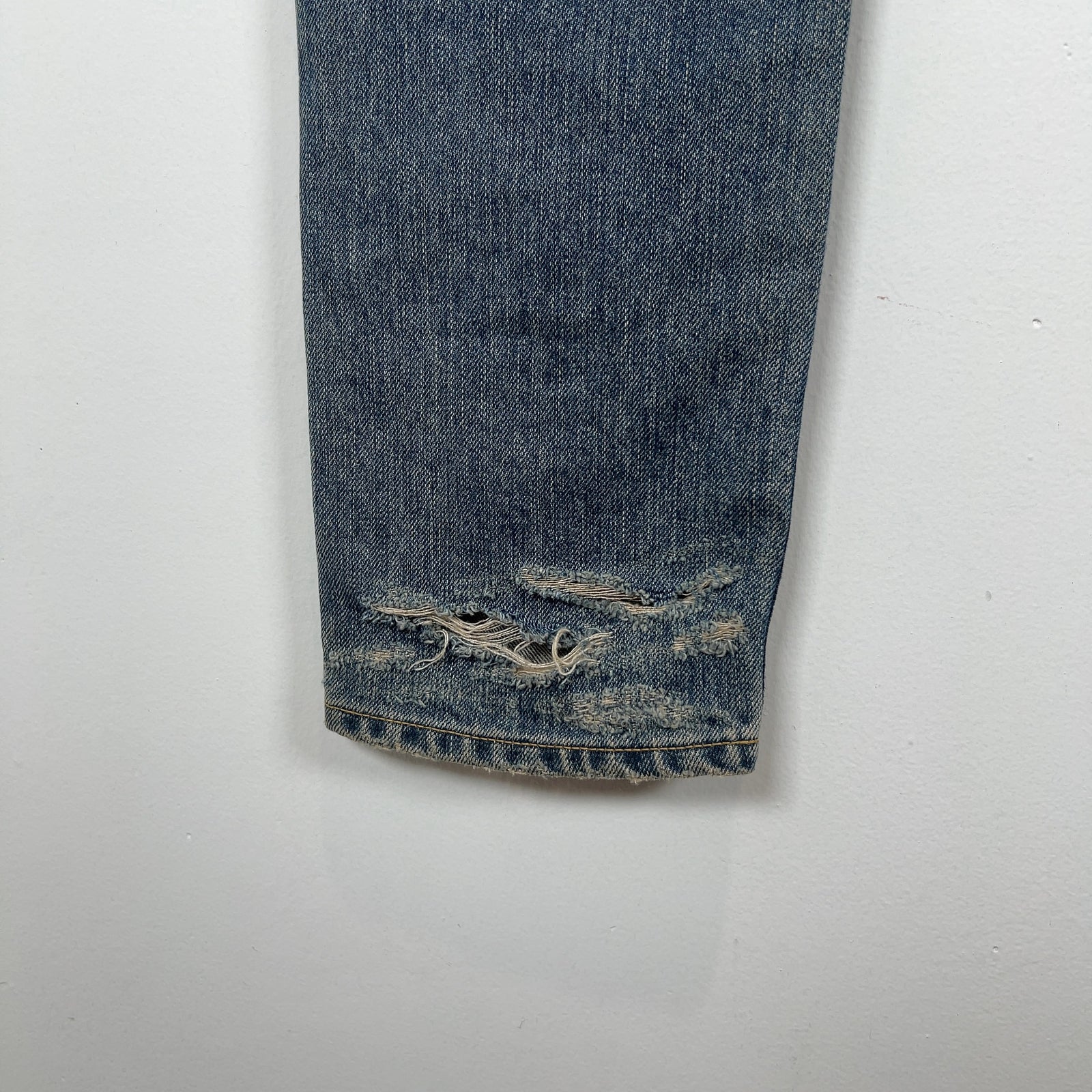 Saint Laurent Distressed Lightwash Skinny D02 Jeans