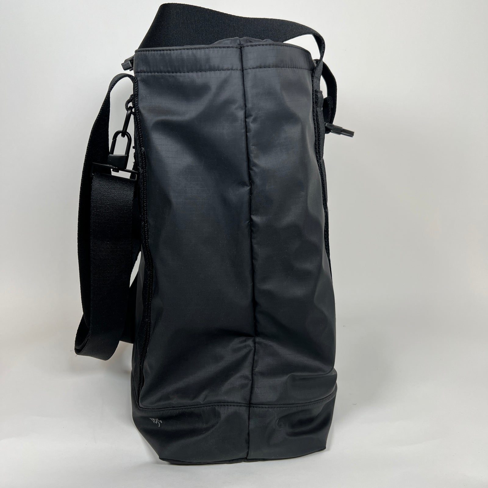 Want Les Essentials Black Travel Bag