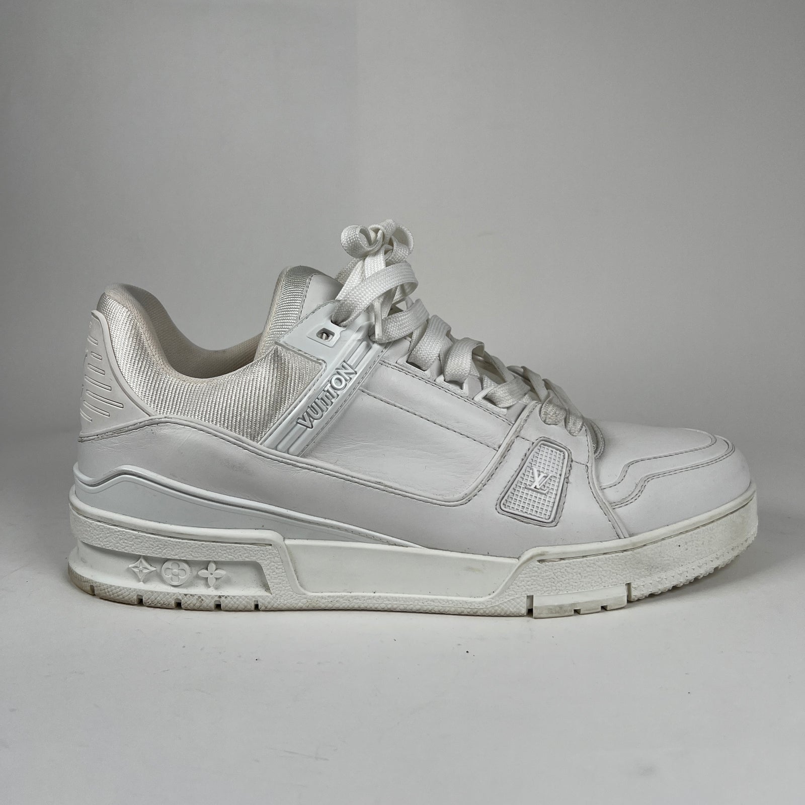 Louis Vuitton Trainer Triple White Size 8