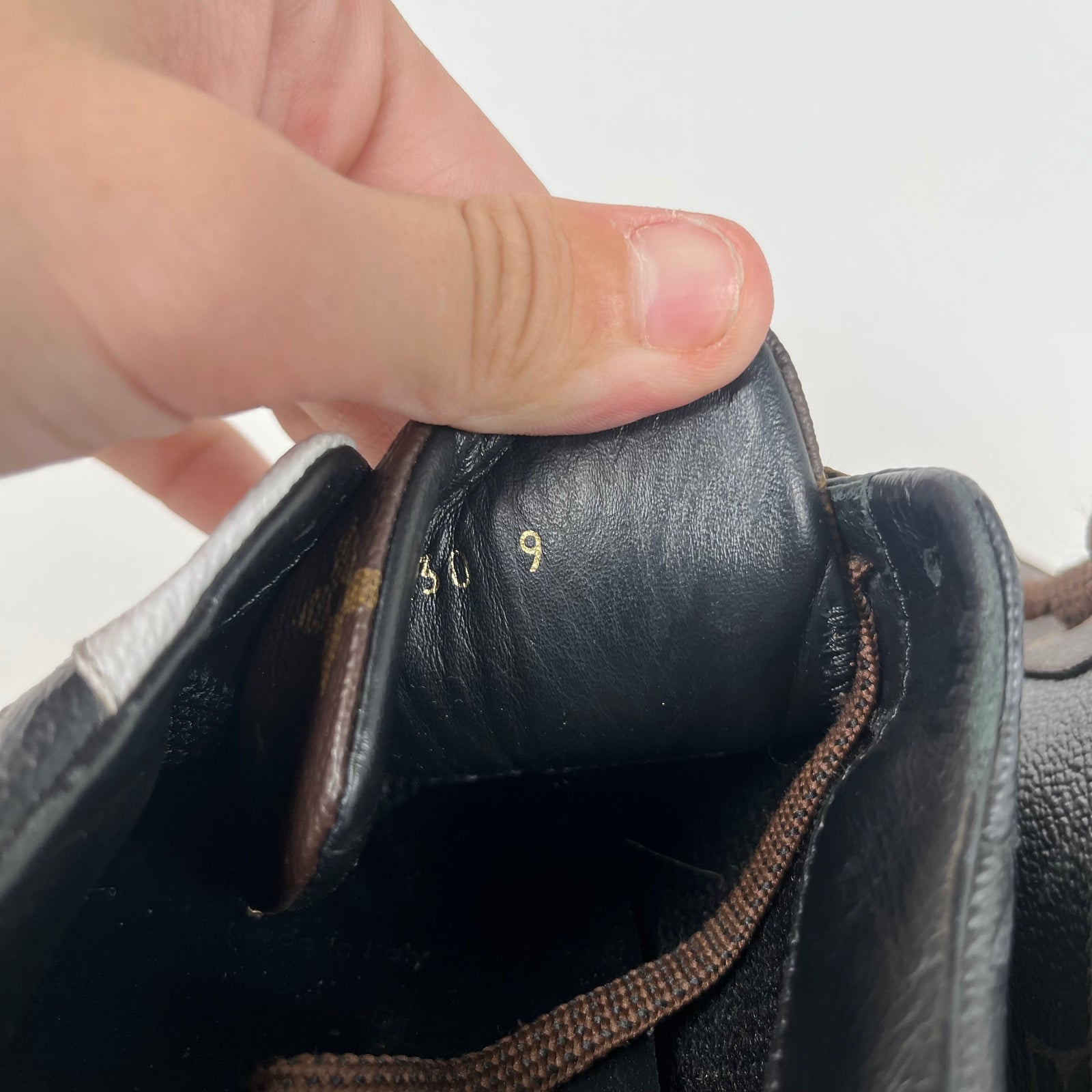 Louis Vuittom Monogram Tricolor Runaway Sneaker LV 9
