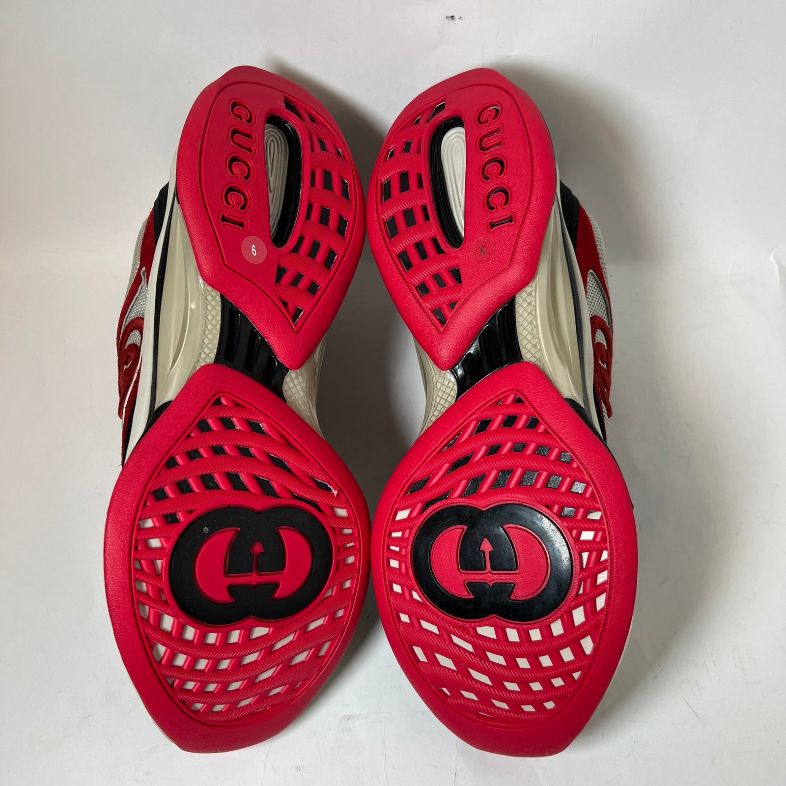 Gucci Black/Red Interlocking G Runner Size GG 9