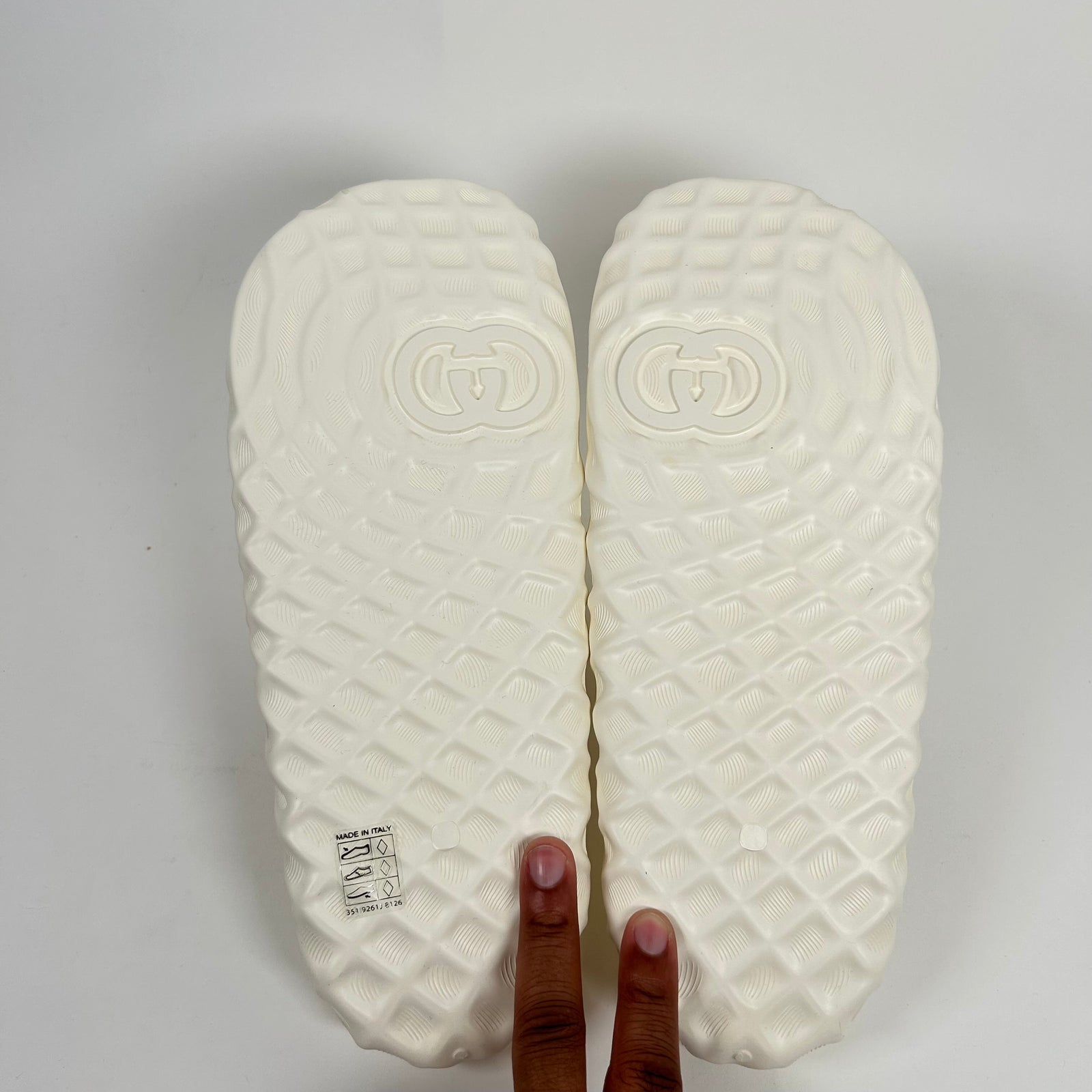Gucci White Interlocking G Ripple Slides Size GG 10