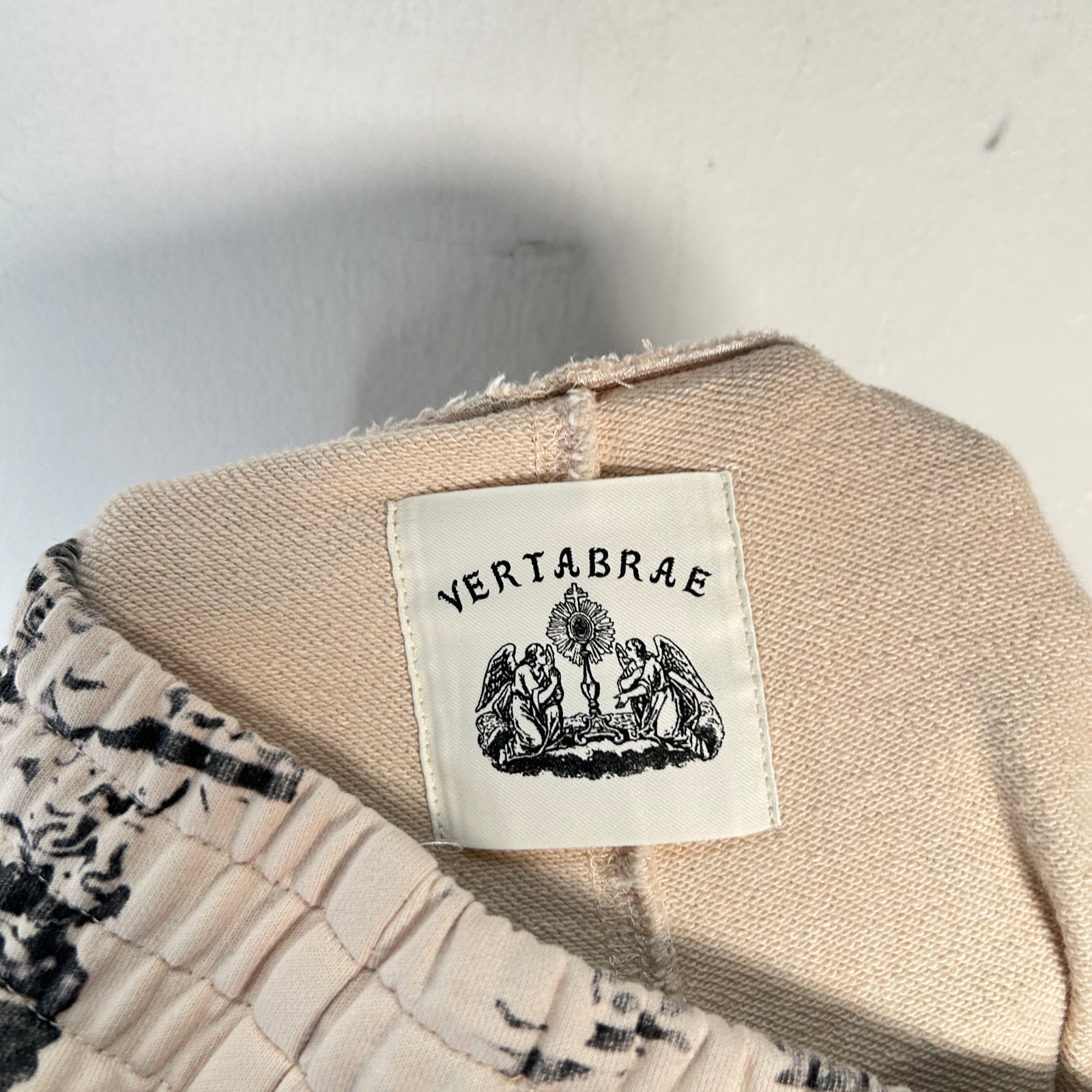 Vertabrae Graffiti Ivory Logo Sweatpants Size XL