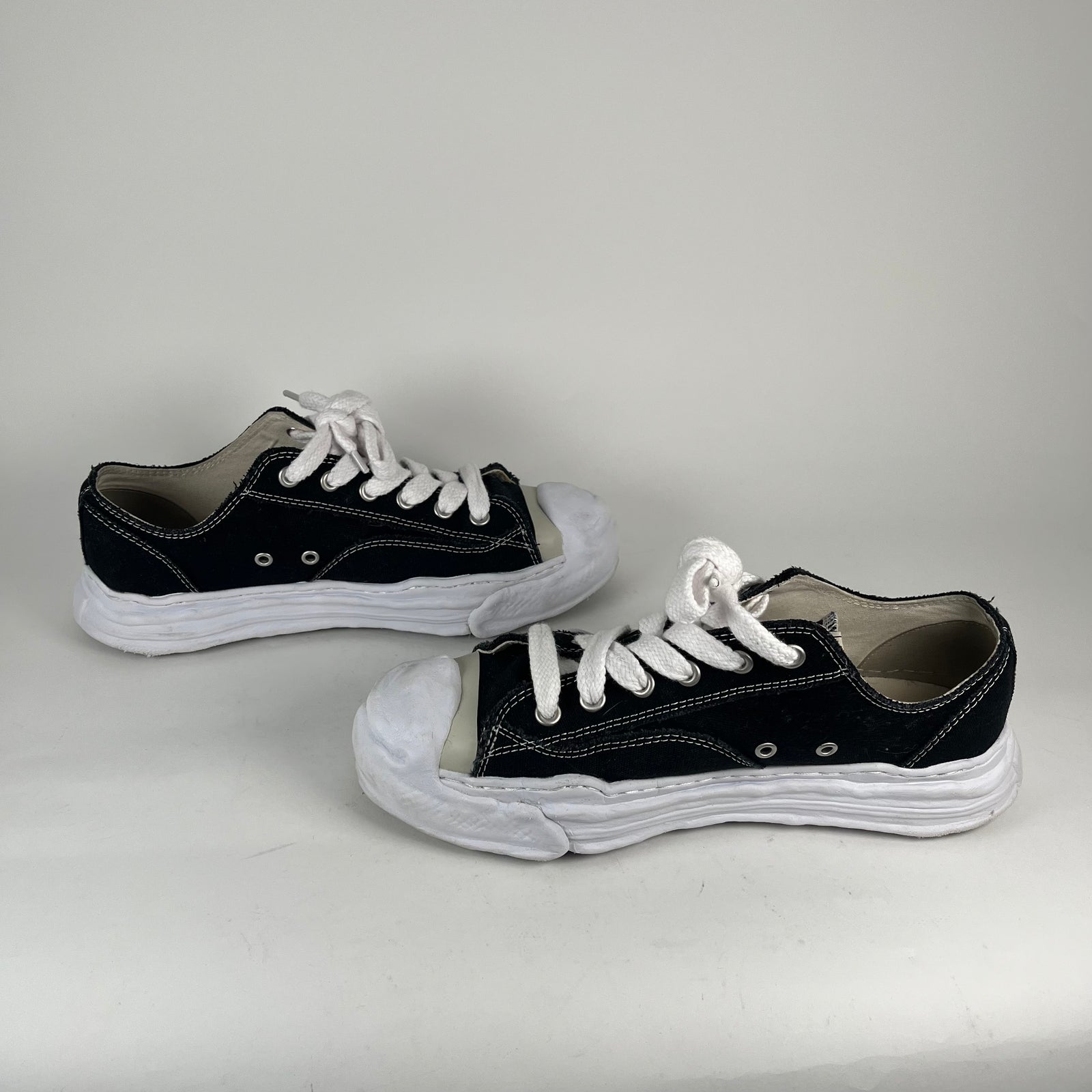 Maison Mihara Black/White Low-Top Size 12
