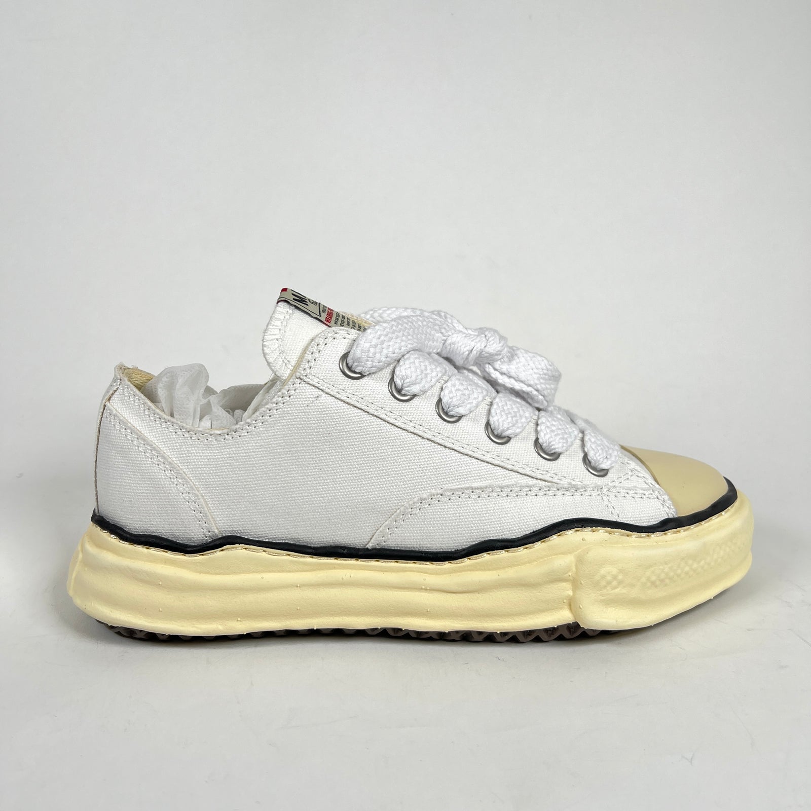 Mihara Yashiro White Low Top Size 41