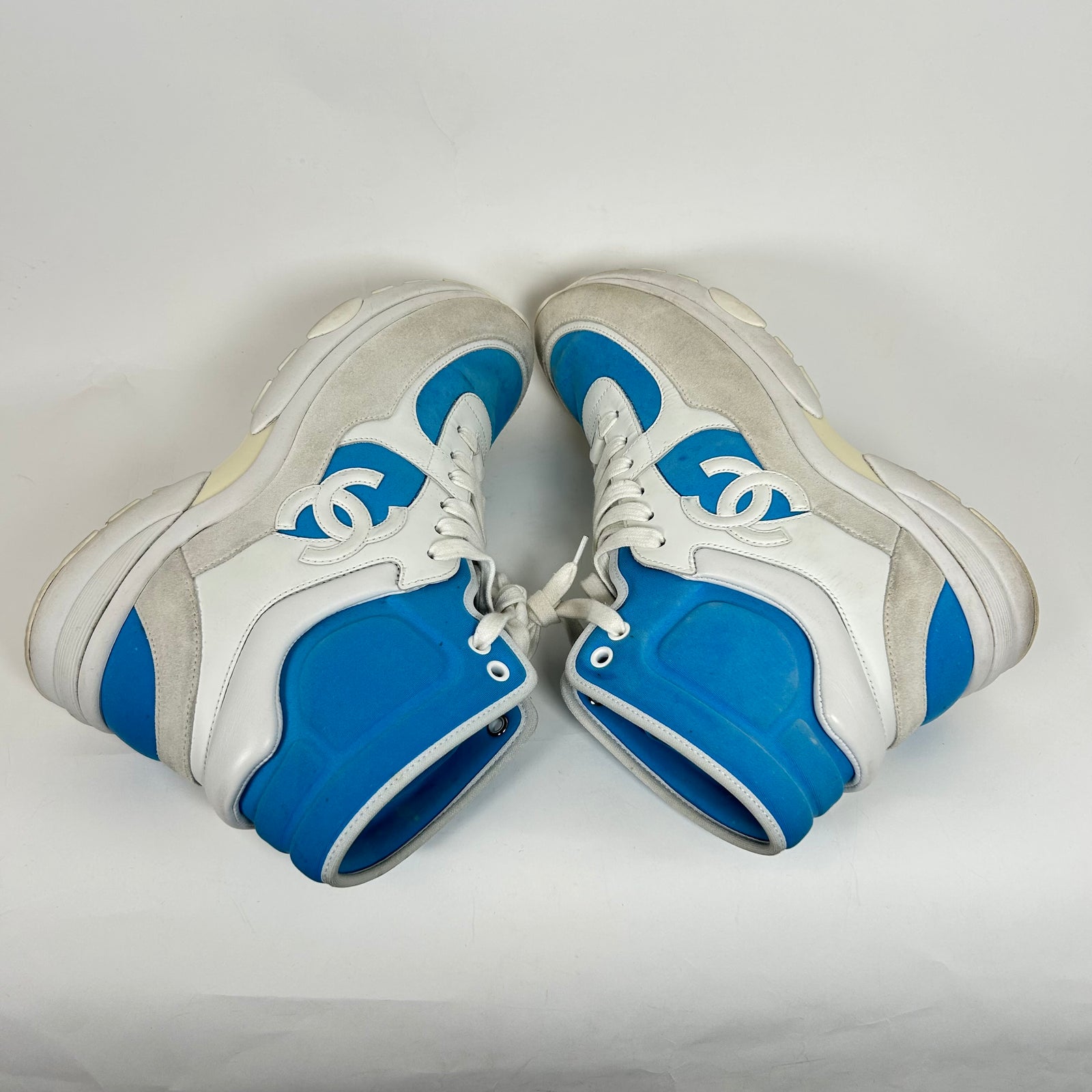 Chanel White/Blue Interlocking CC High-Top Sneaker Size 38.5