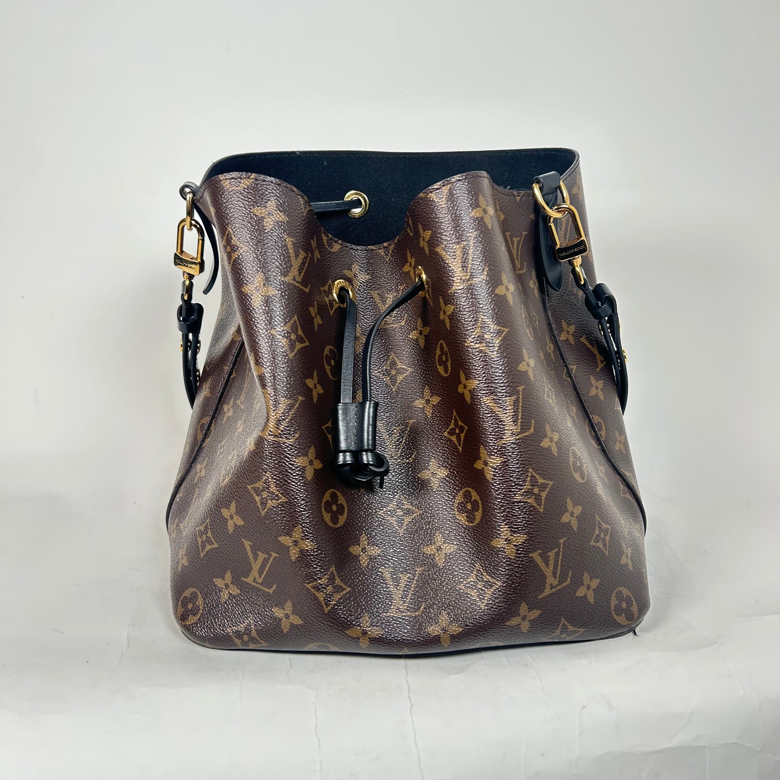 Louis Vuitton Monogram NeoNoe MM Bucket Bag