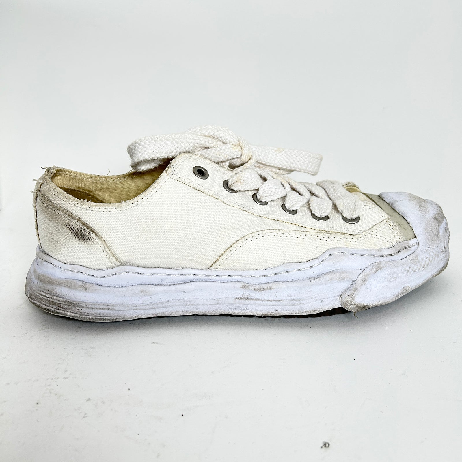 Maison Mihara Yashiro Classic White Low Tops Size 44