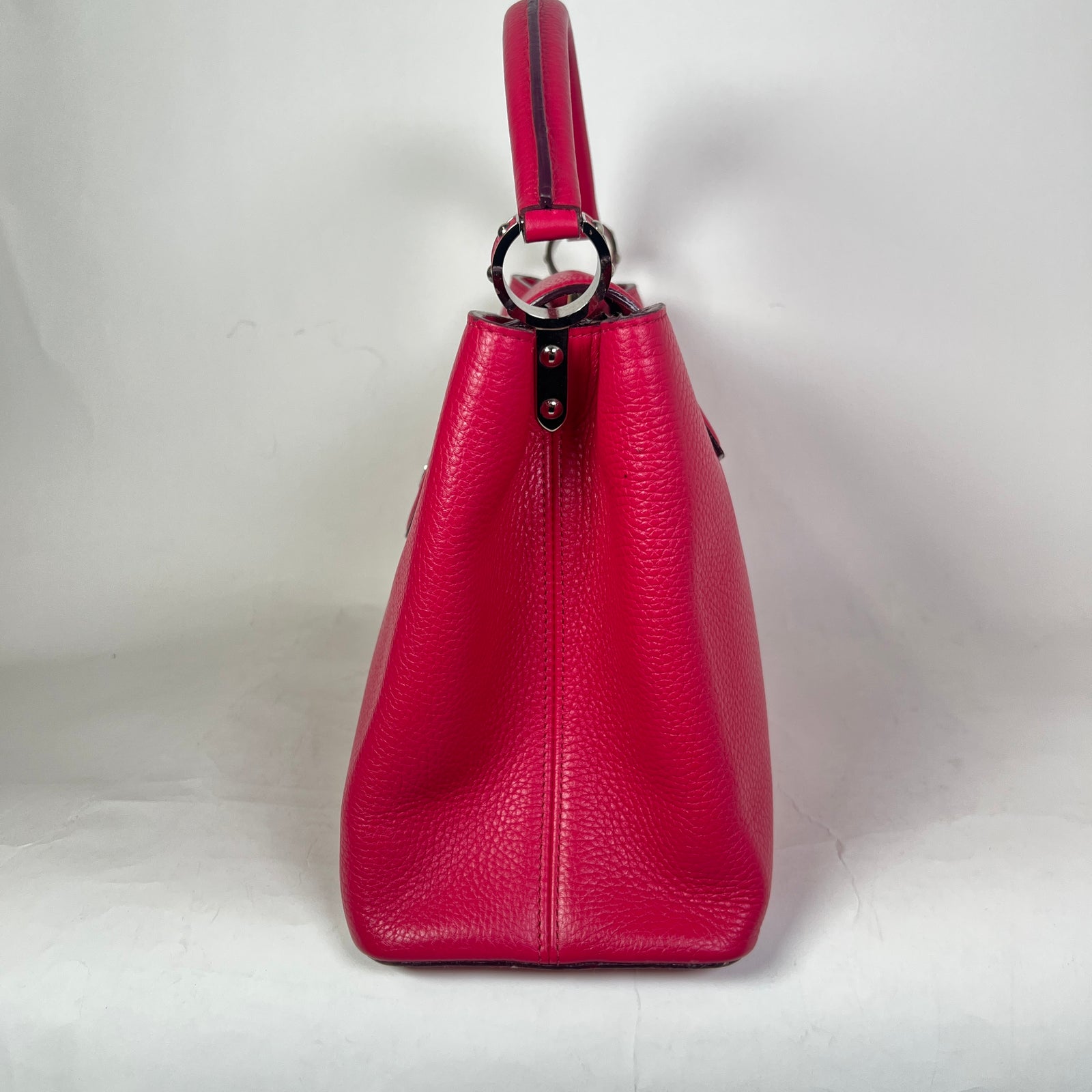 Louis Vuitton Capucines Red Taurillon Leather MM Handbag