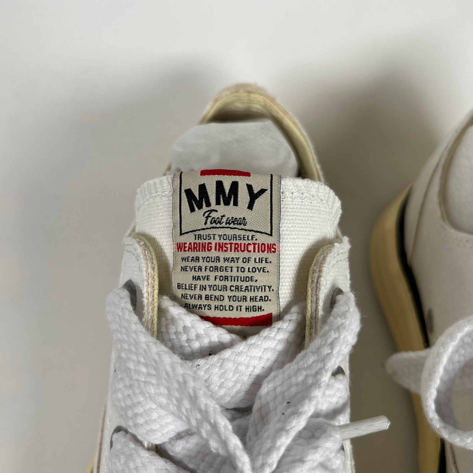 Mihara Yashiro White Low Top Size 41