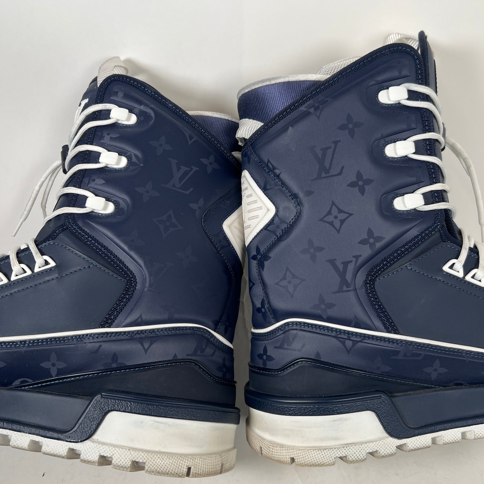 Louis Vuitton Navy Ski Boots Size LV 9