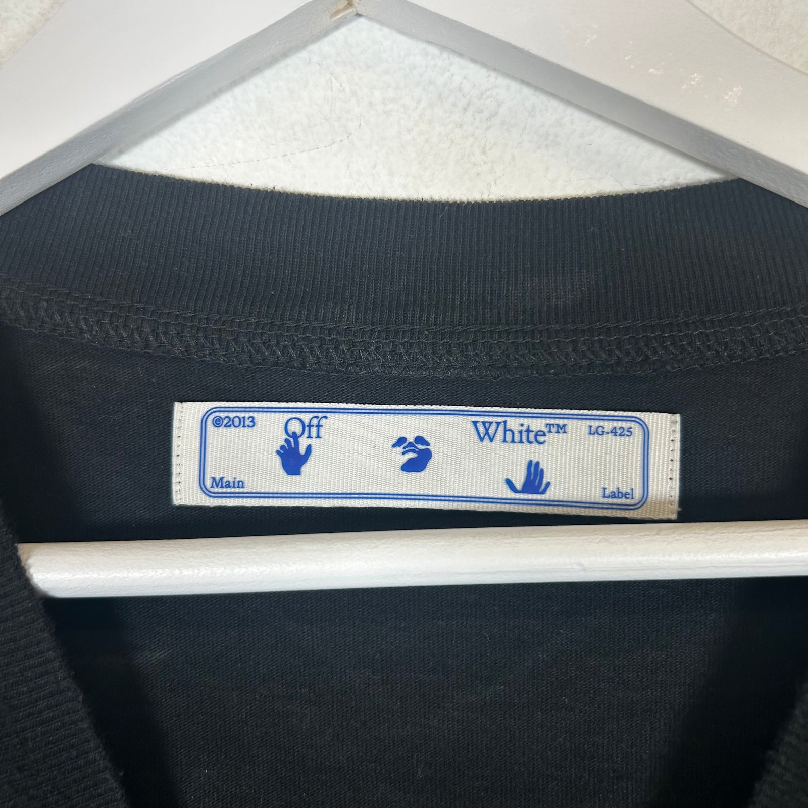 Off White Black Kiss T-shirt Size XL