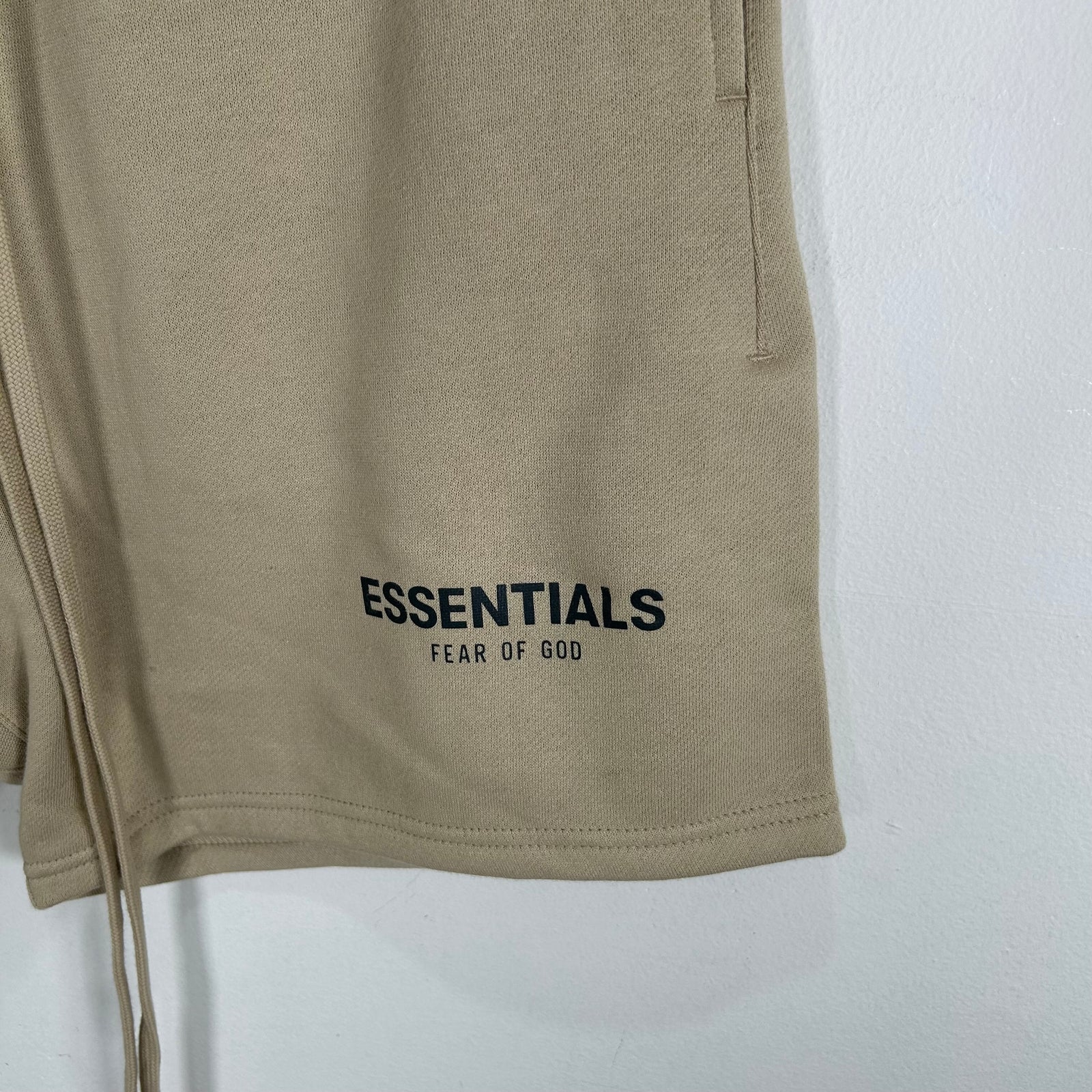 Essentials Khaki Logo Sweat-Shorts Size S