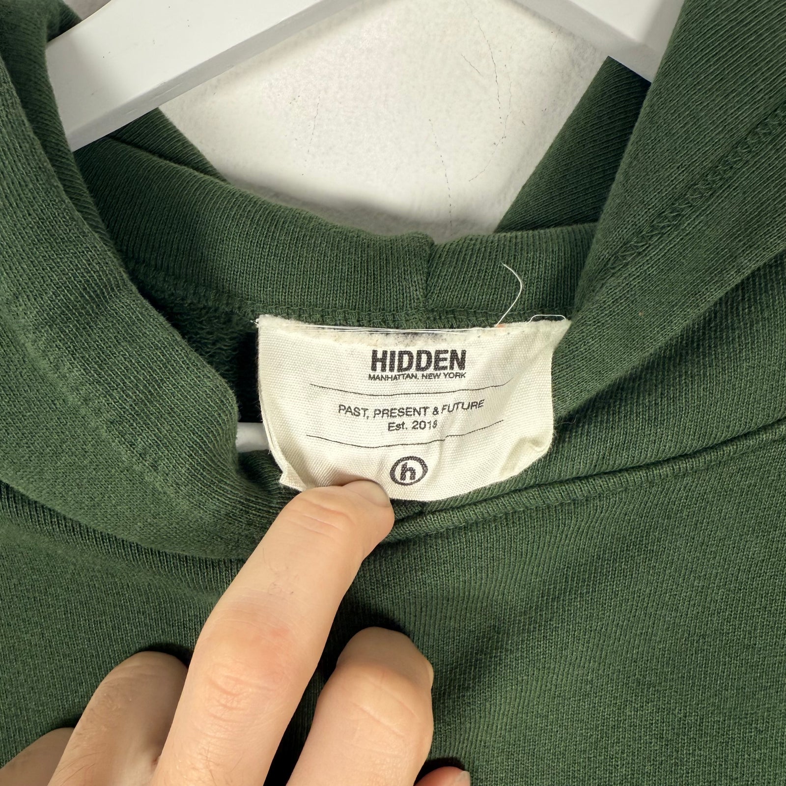 Hidden Green Logo Pullover Hoodie Size M