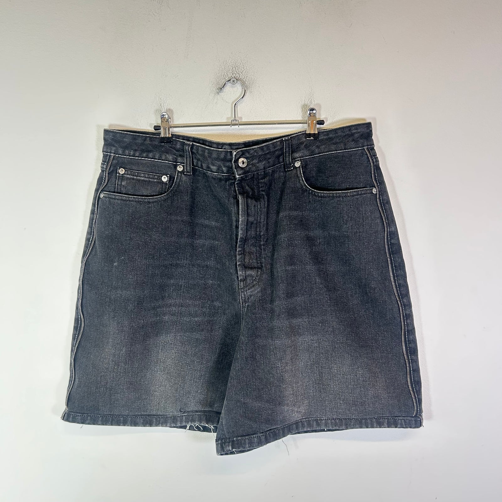 Off-White Black Washed Zipper Denim Shorts