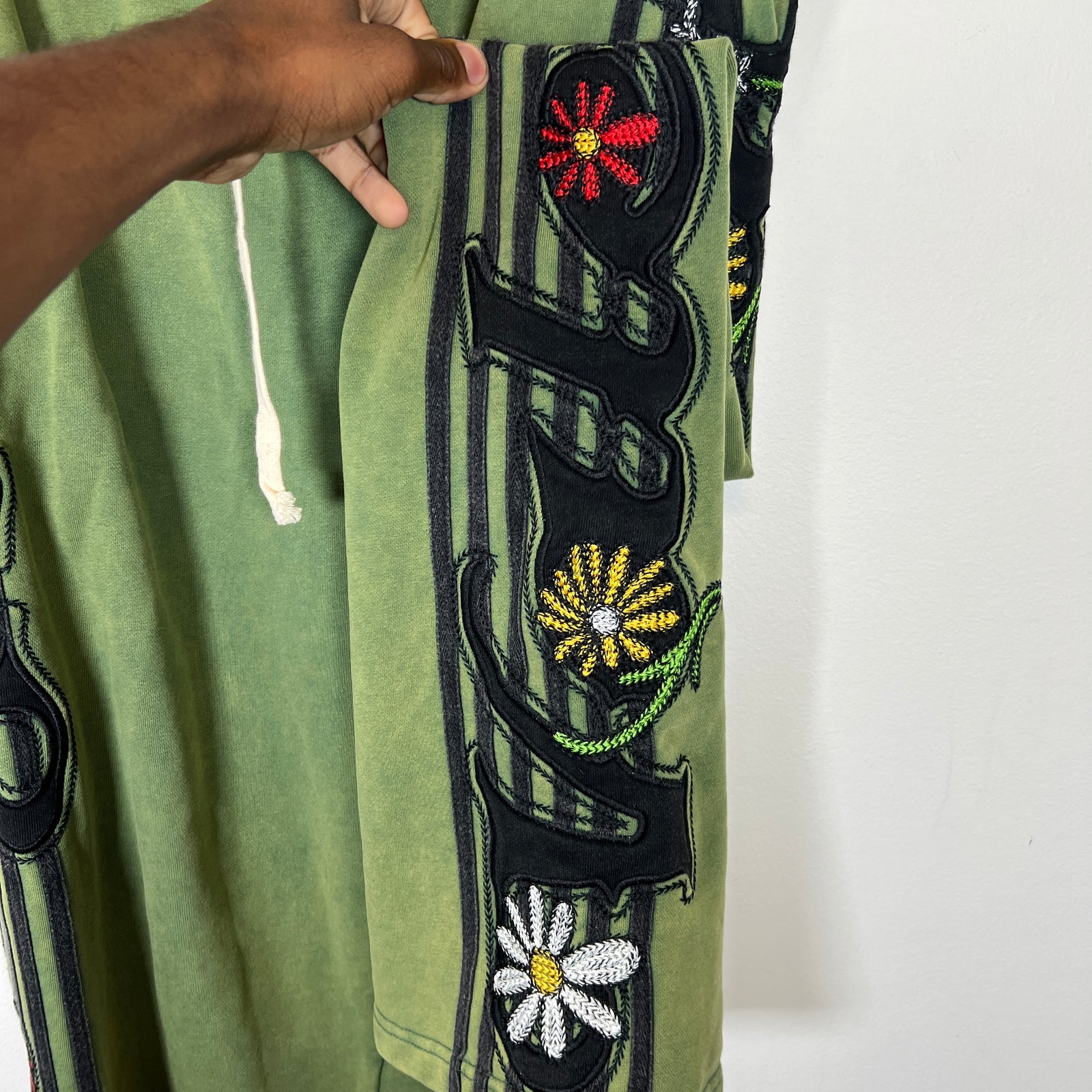 Vale Lives Green Floral Sweatpants Size L