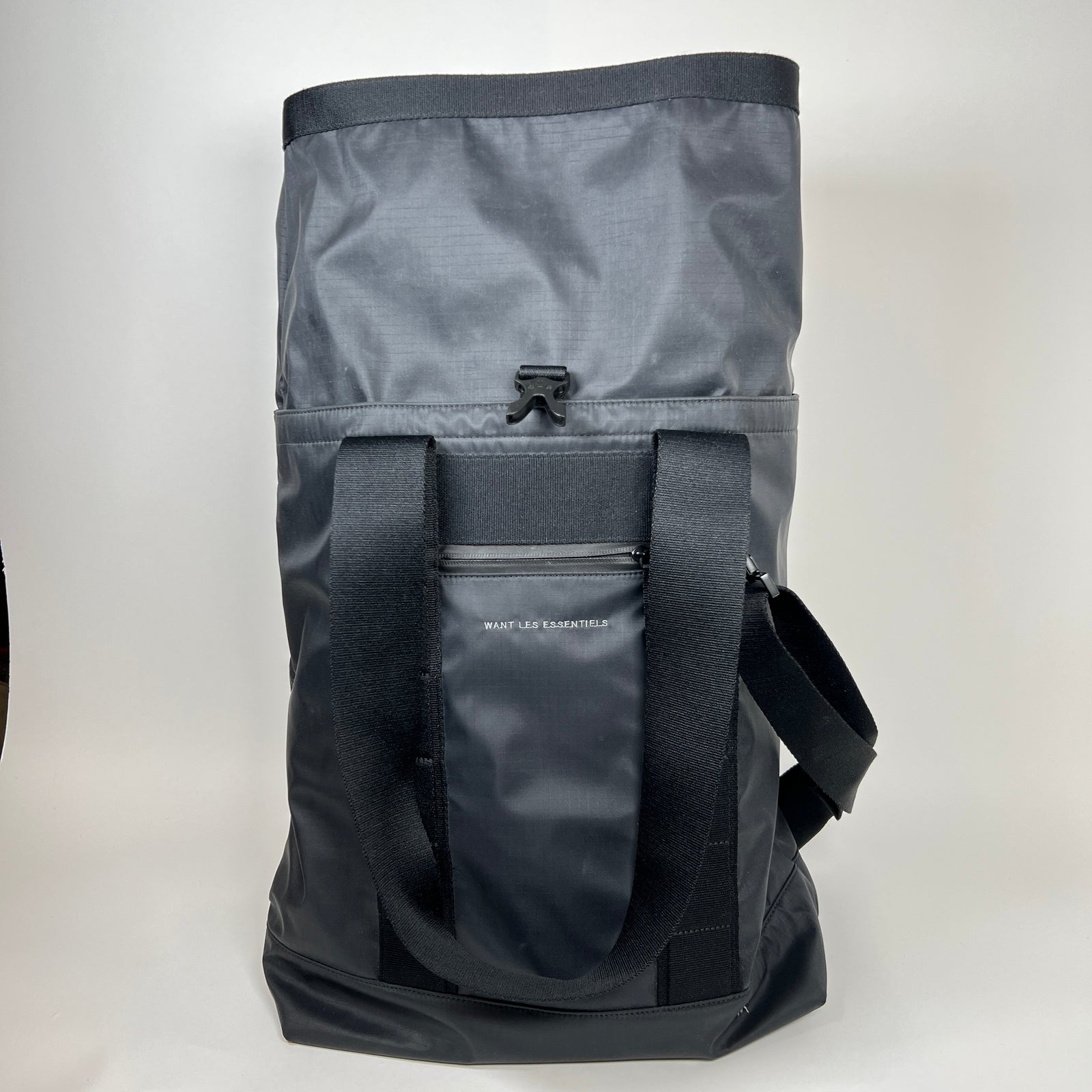 Want Les Essentials Black Travel Bag