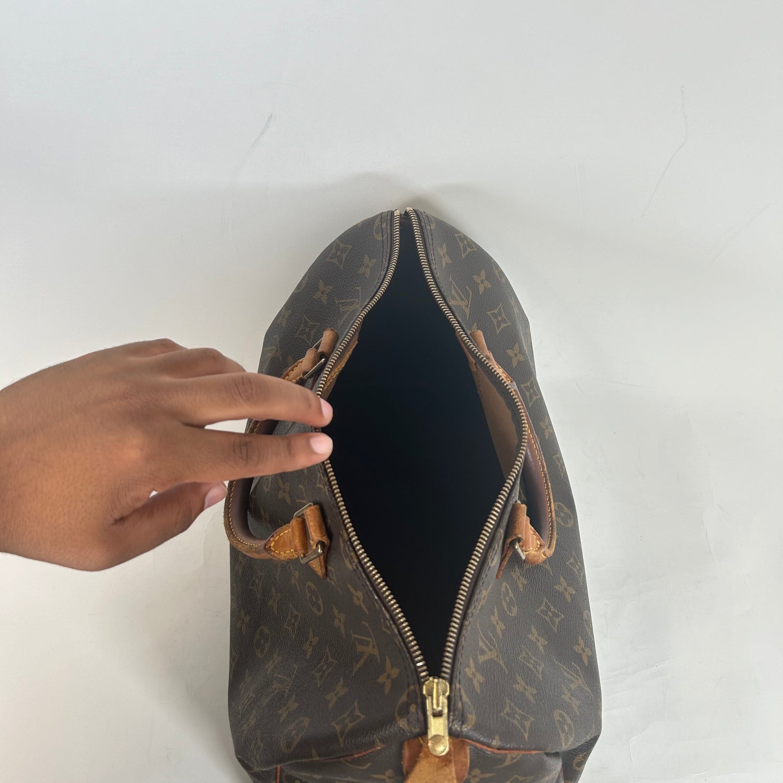 Louis Vuitton Monogram Speedy 35