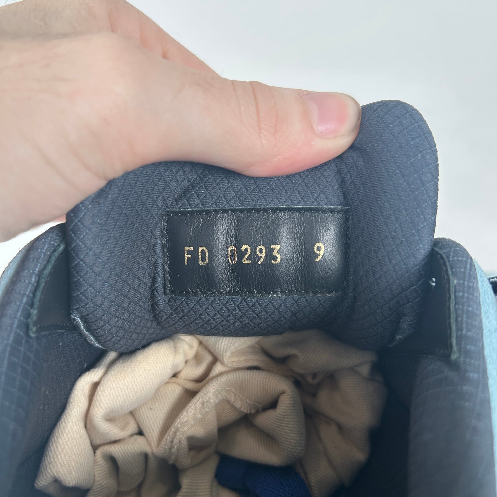 Louis Vuitton Discovery Trainer Size 9LV