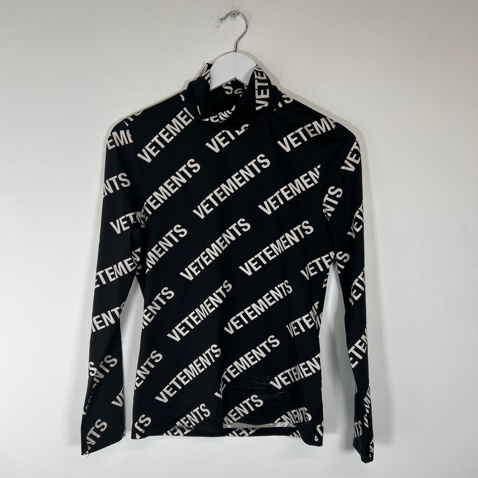 Vetements Stretchy Logo Long Sleeve Sz M