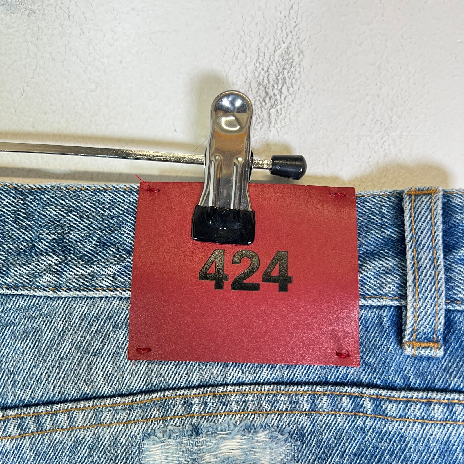 424 Lightwash Distressed Straight Leg Jeans