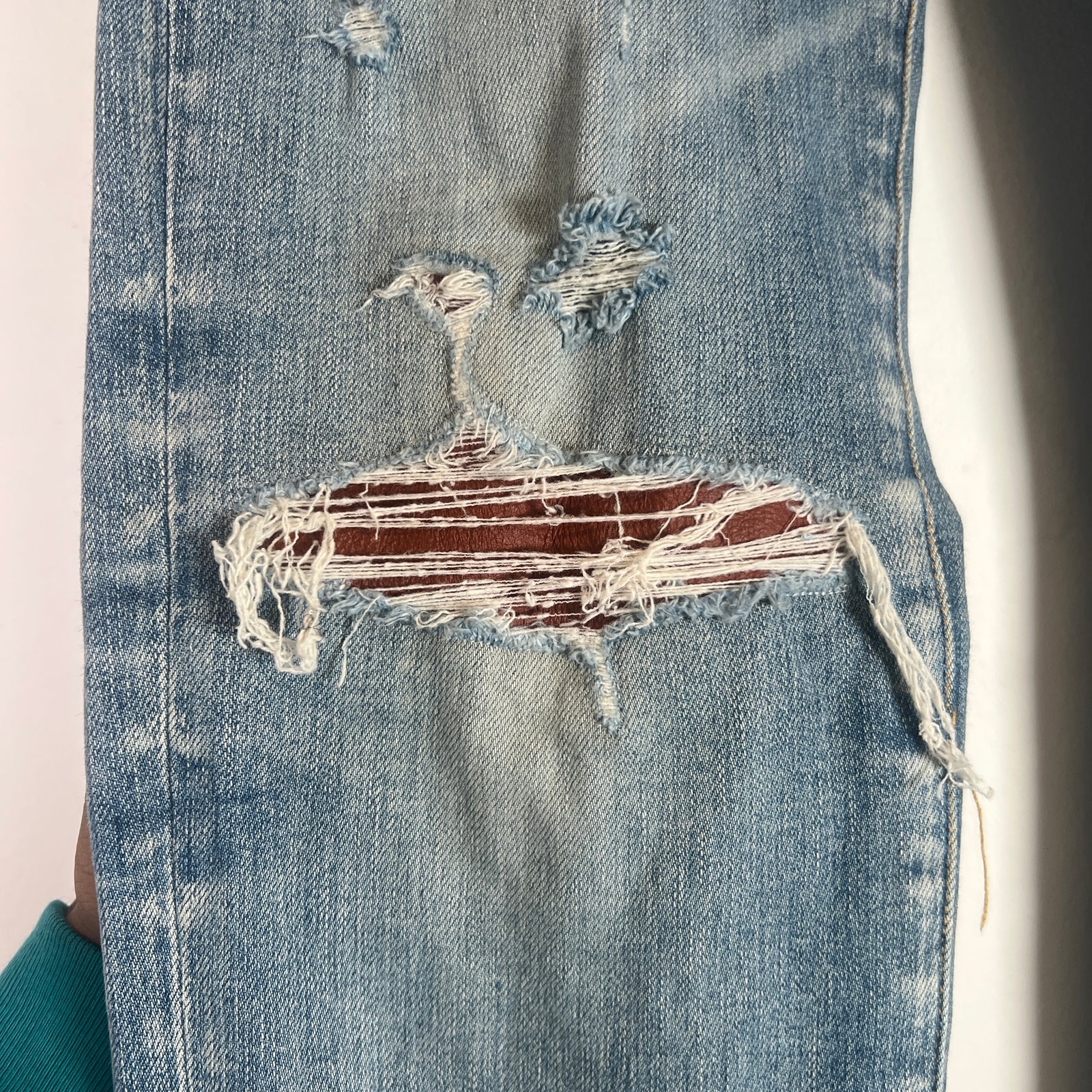 Amiri Clay Indigo Leather Stitch Logo Jeans Size 33