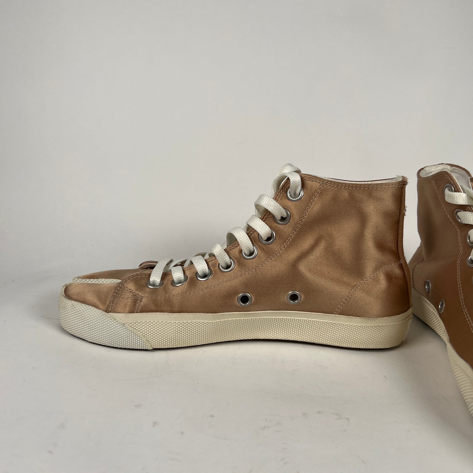 Maison Margiela Neutral Tabi Sneakers Size 5