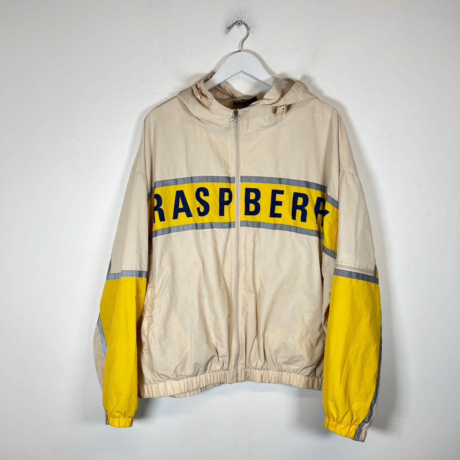 GV Gallery Raspberry Hills Cream Windbreaker Size L