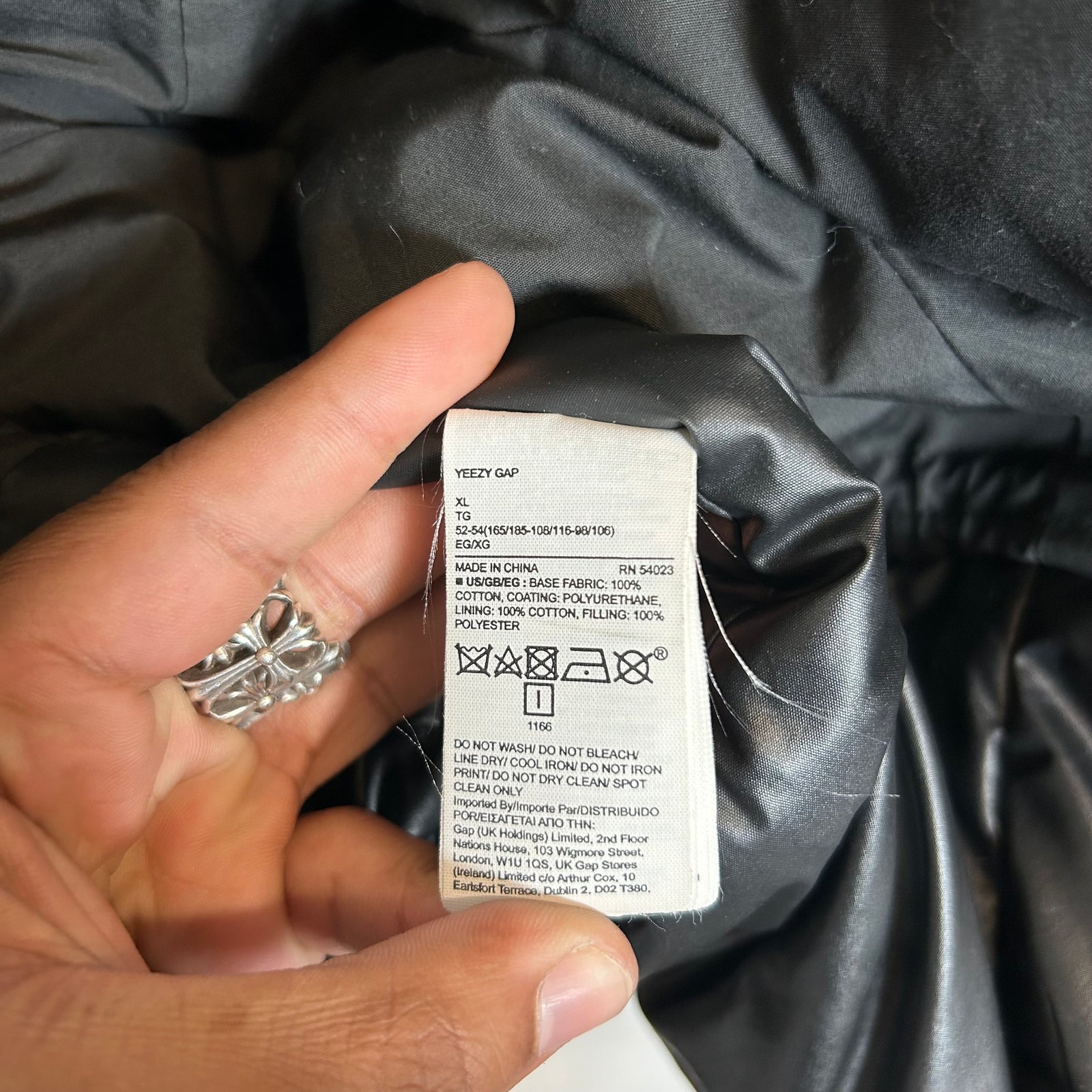 YZY Gap Black Round Puffer Jacket Size XL