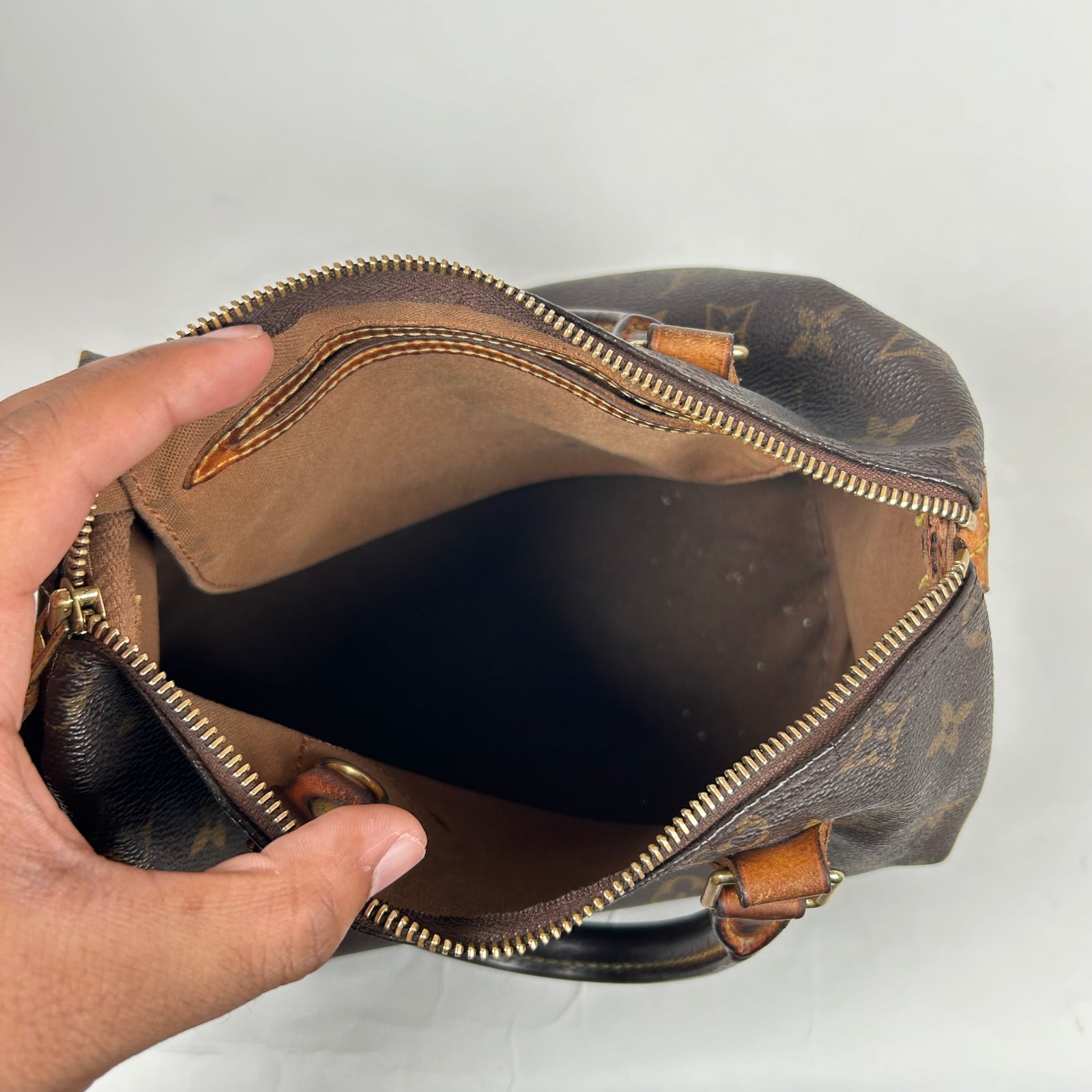 Louis Vuitton Monogram Speedy 25