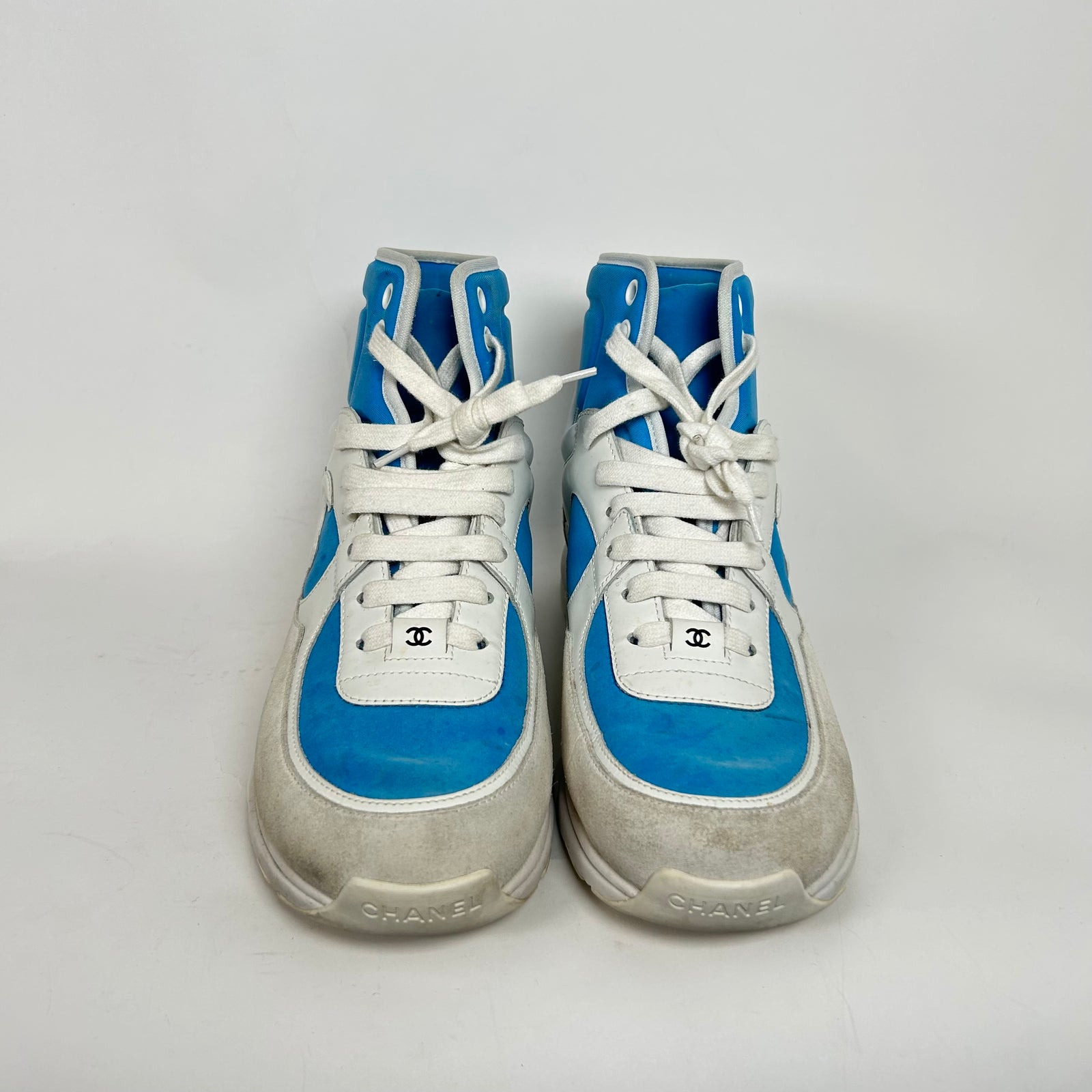 Chanel White/Blue Interlocking CC High-Top Sneaker Size 38.5