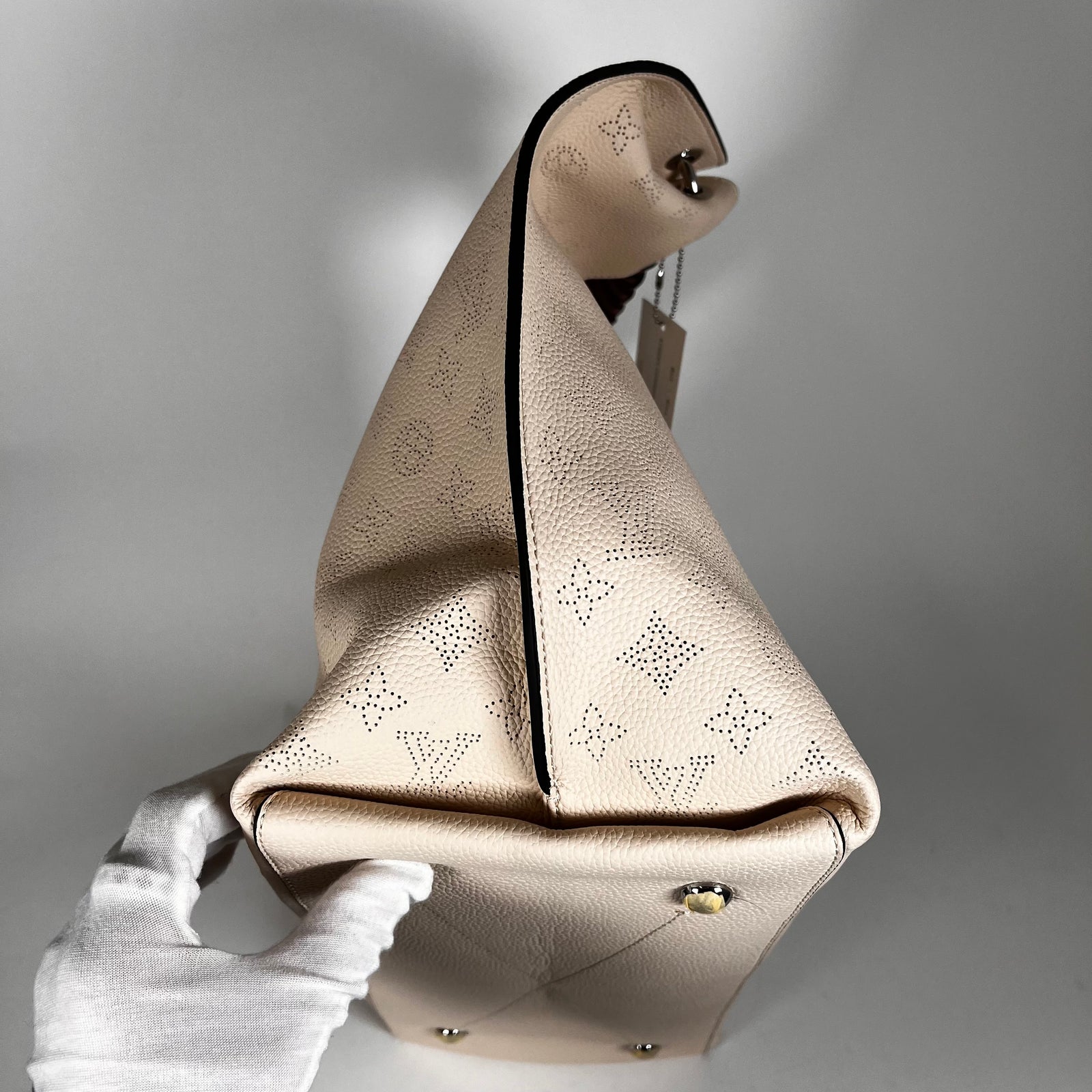 Louis Vuitton Mahina Monogram Carmel Hobo