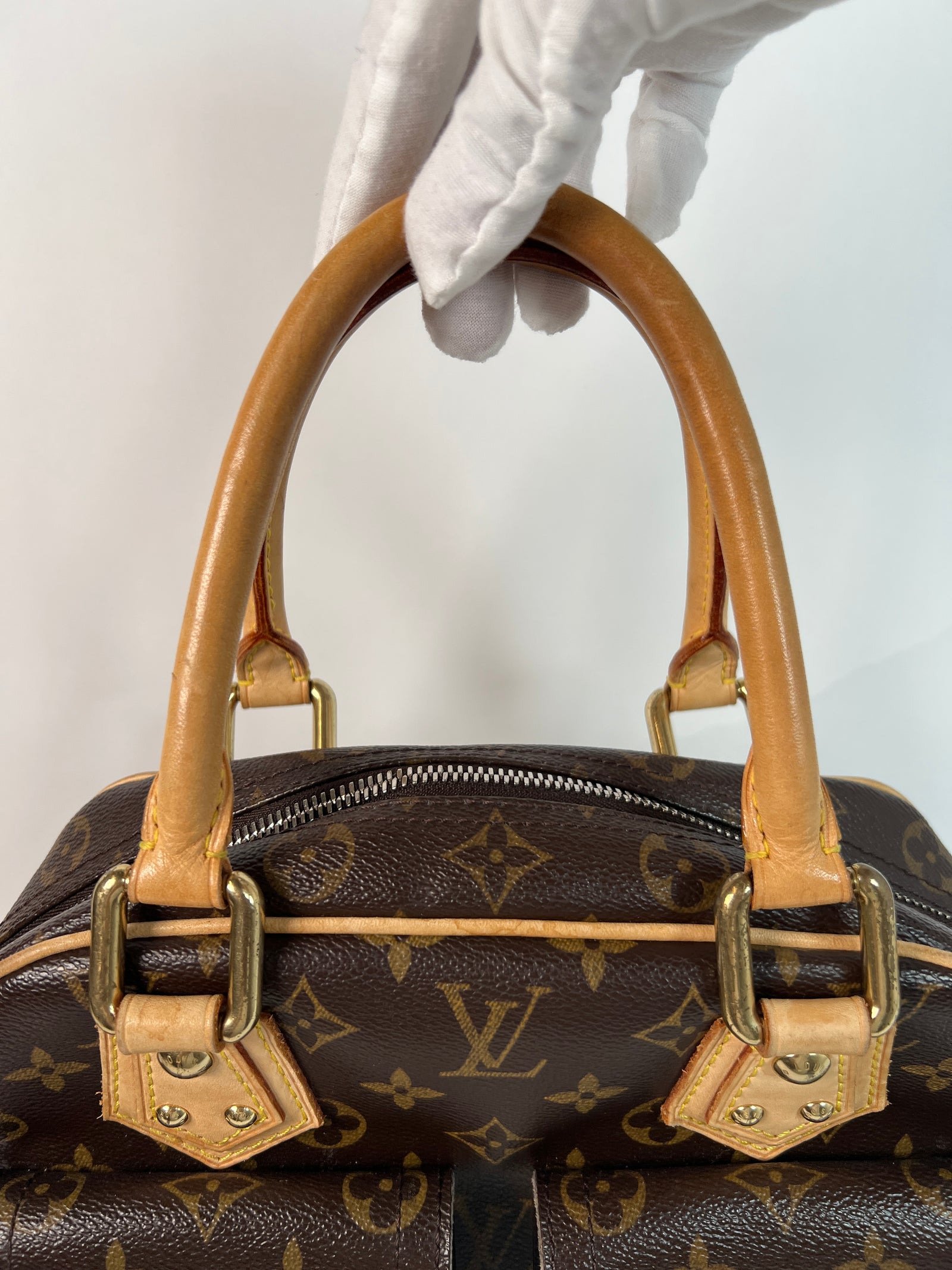 Louis Vuitton Manhattan Monogram Purse