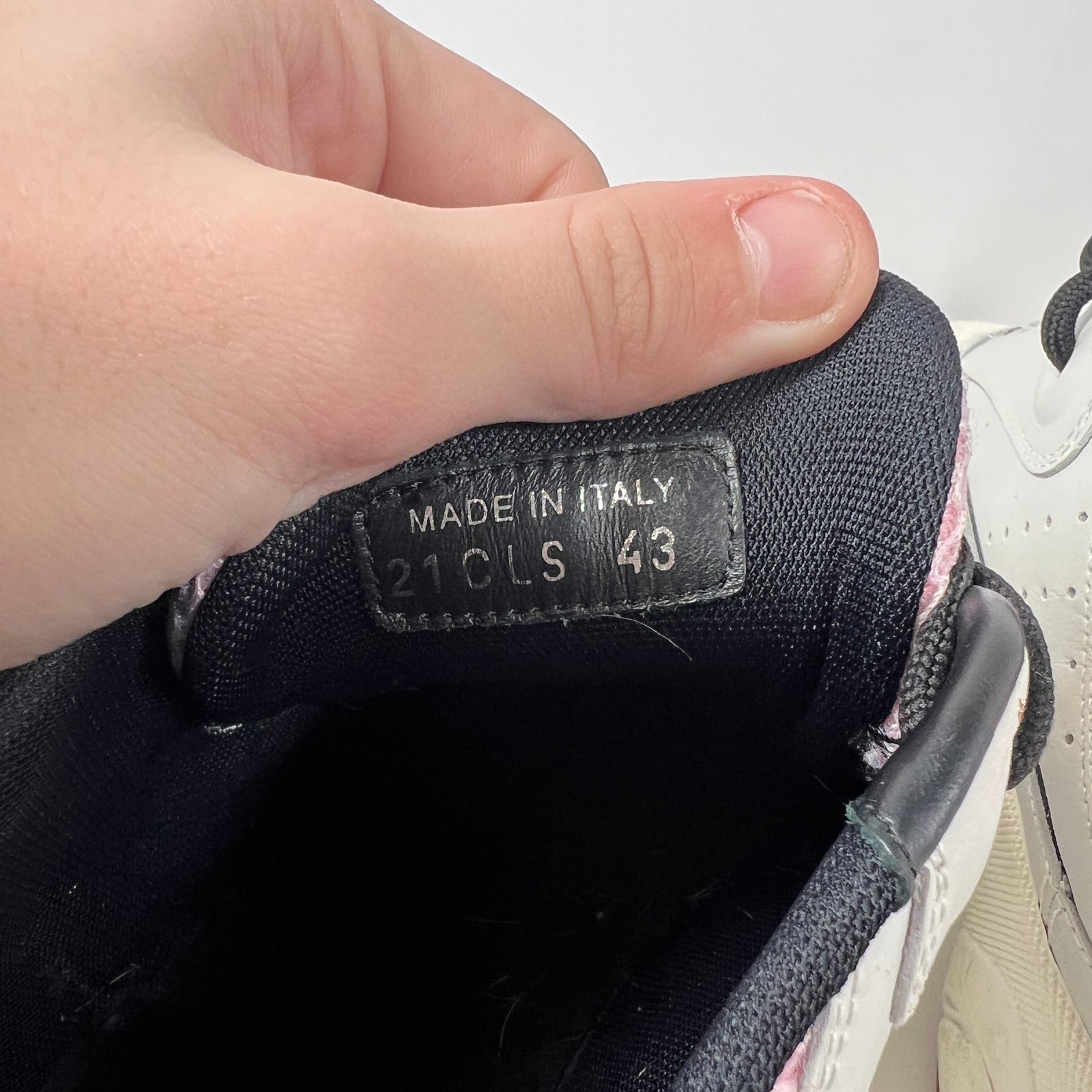 Dior B22 Pink Size 10