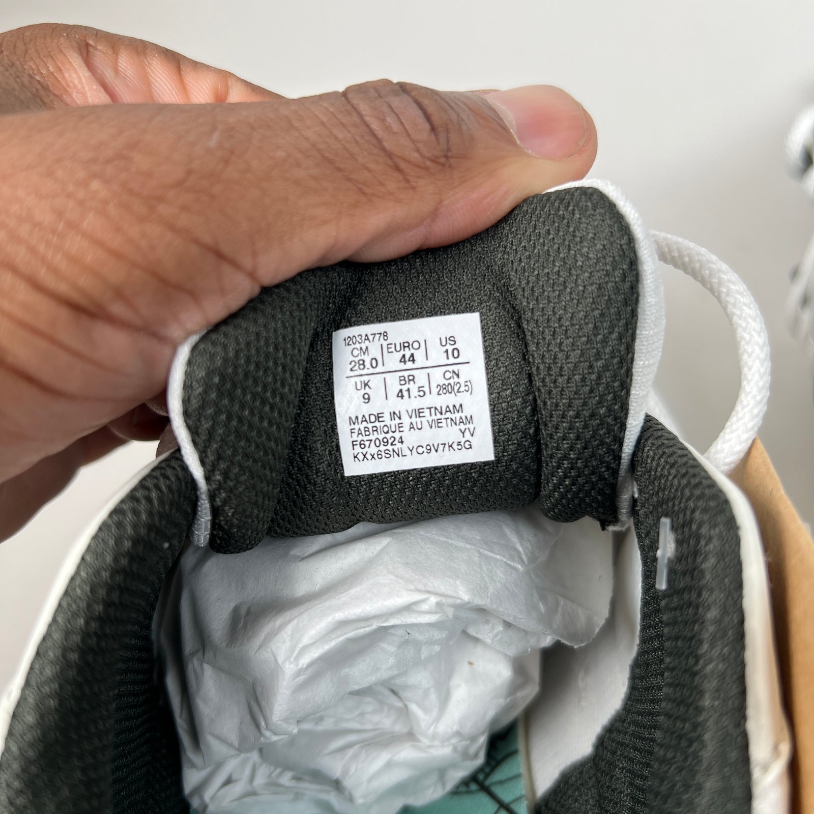 Hidden NY x Asics White/Wasabi Gel-Venture Shield 6 Sneaker Size 10