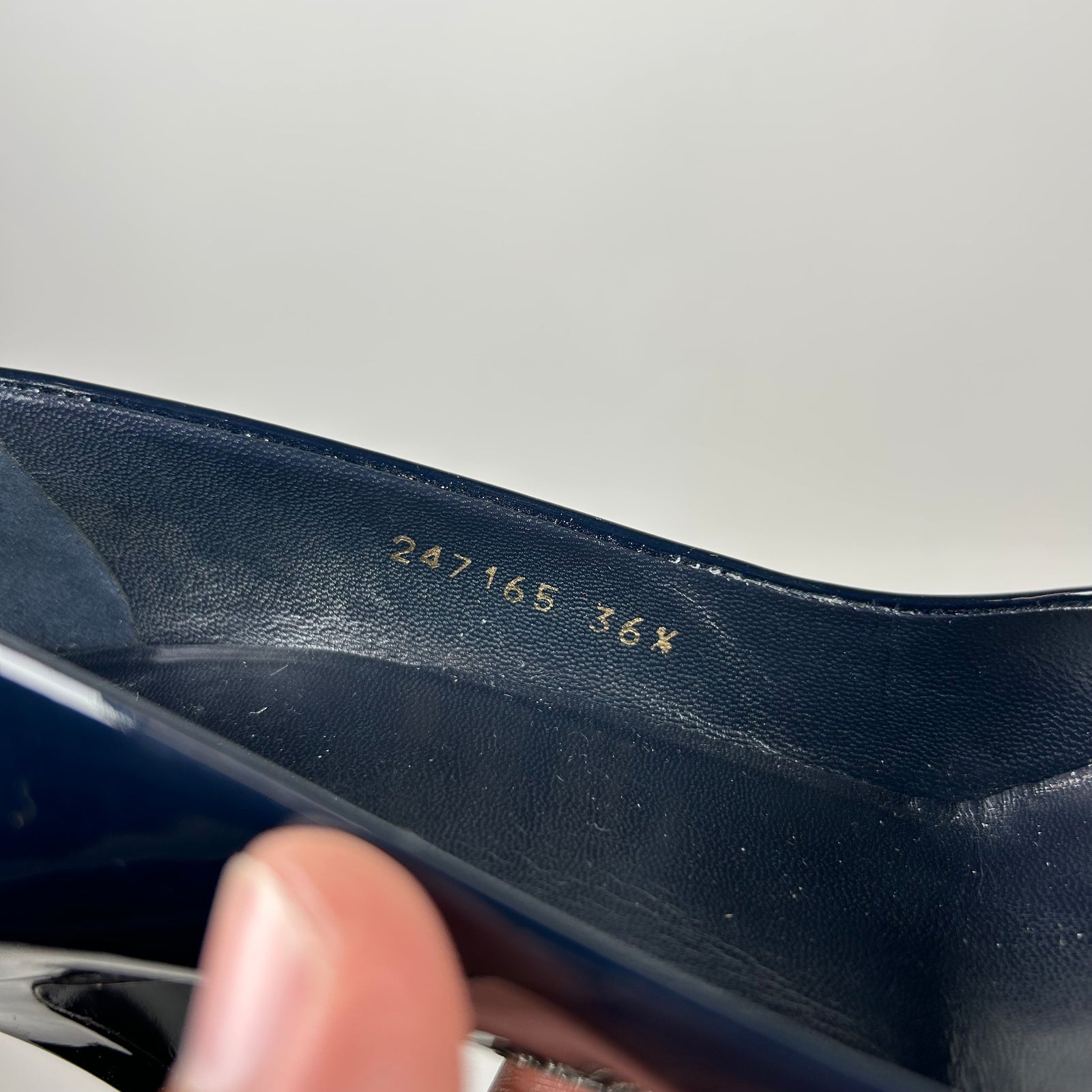 Gucci Midnight Blue Patent Leather Pumps Size 36.5