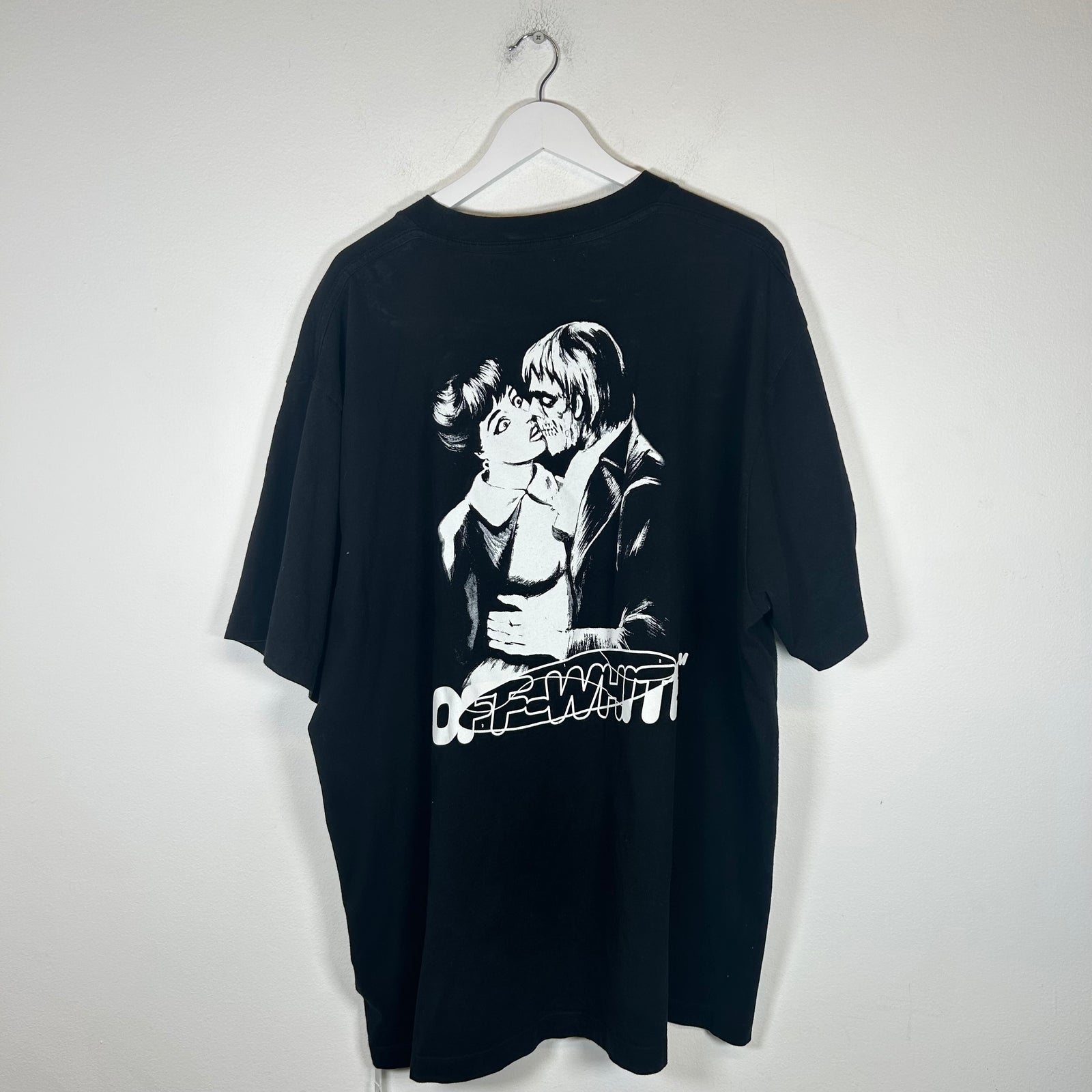 Off White Black Kiss T-shirt Size XL